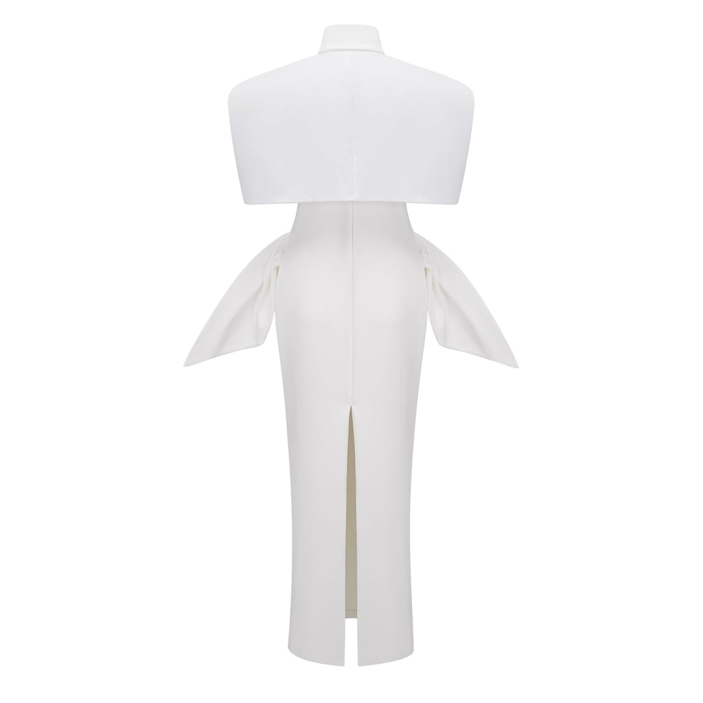 Vestido de novia Felice en blanco con capa estructurada y corsé, diseñado por Bridal, en un estilo elegante y sofisticado.