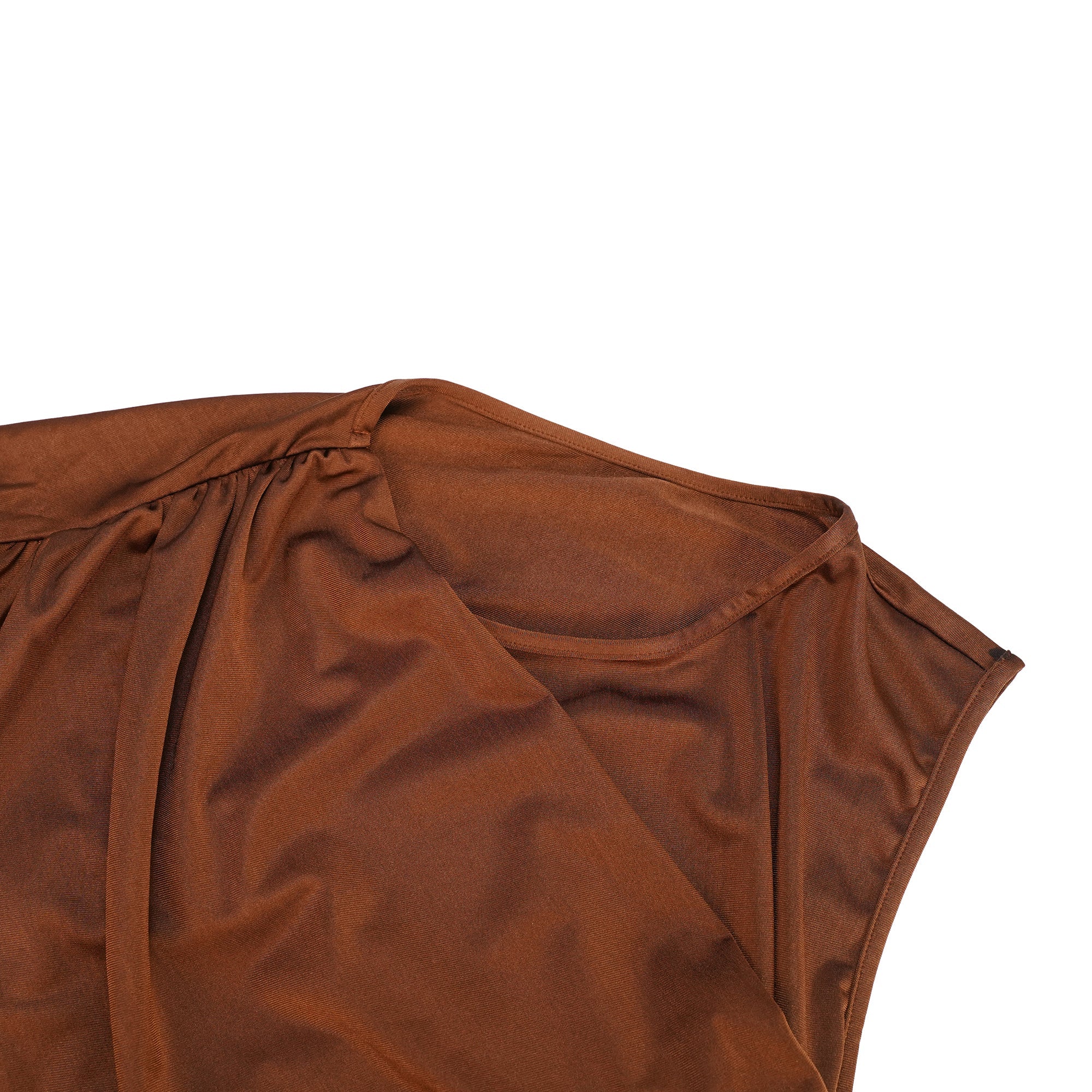 Vestido maxi asimétrico y fruncido Reine Brown por Final Sale, con diseño elegante y detalles en el frente.