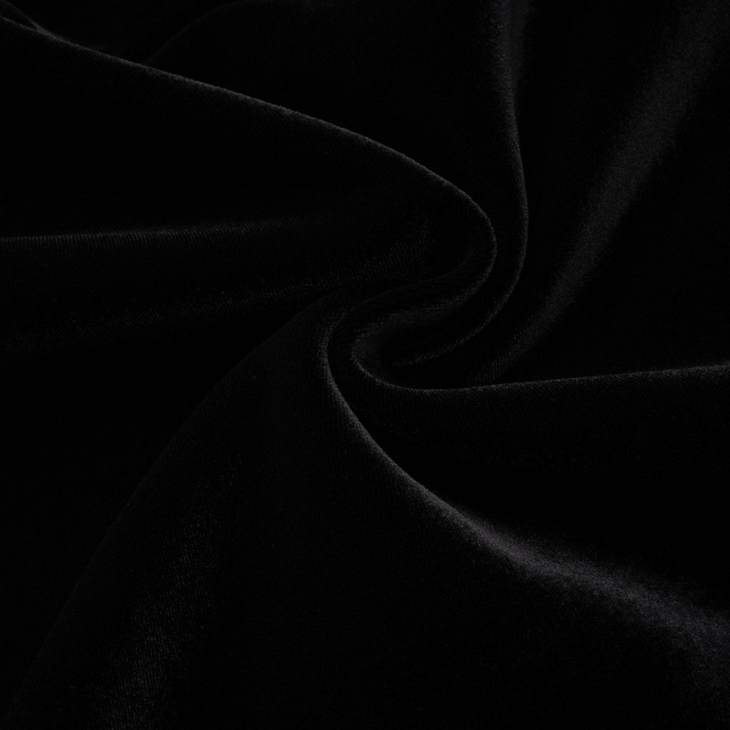 Vestido largo de novia negro con cristales y abertura frontal, diseño elegante y sofisticado para ocasiones especiales.