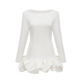 Vestido mini de burbujas Elodie en blanco, hecho de tela ligera y con diseño elegante, para ocasiones especiales.