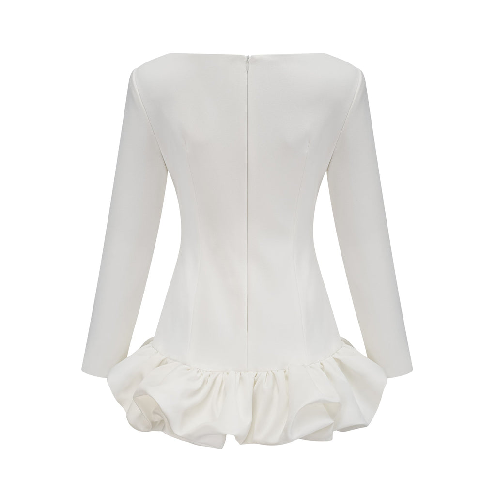 Vestido mini con falda de burbujas Elodie de Final Sale en color blanco, mostrando su diseño elegante y detalles de la prenda