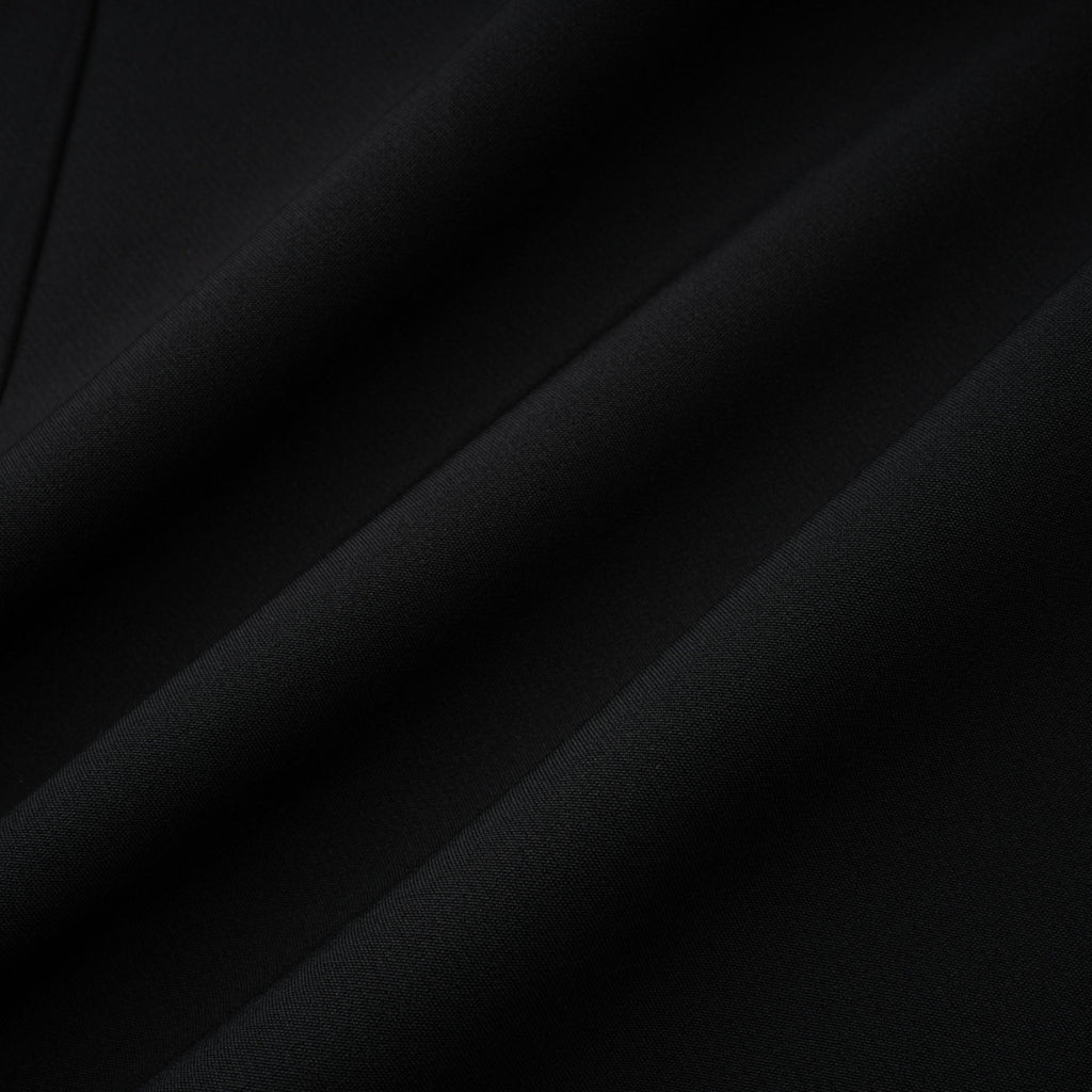 Vestido maxi negro de encaje con paneles, estilo Bridal Bokamoso, elegante y largo, con detalles de encaje en la parte superior.