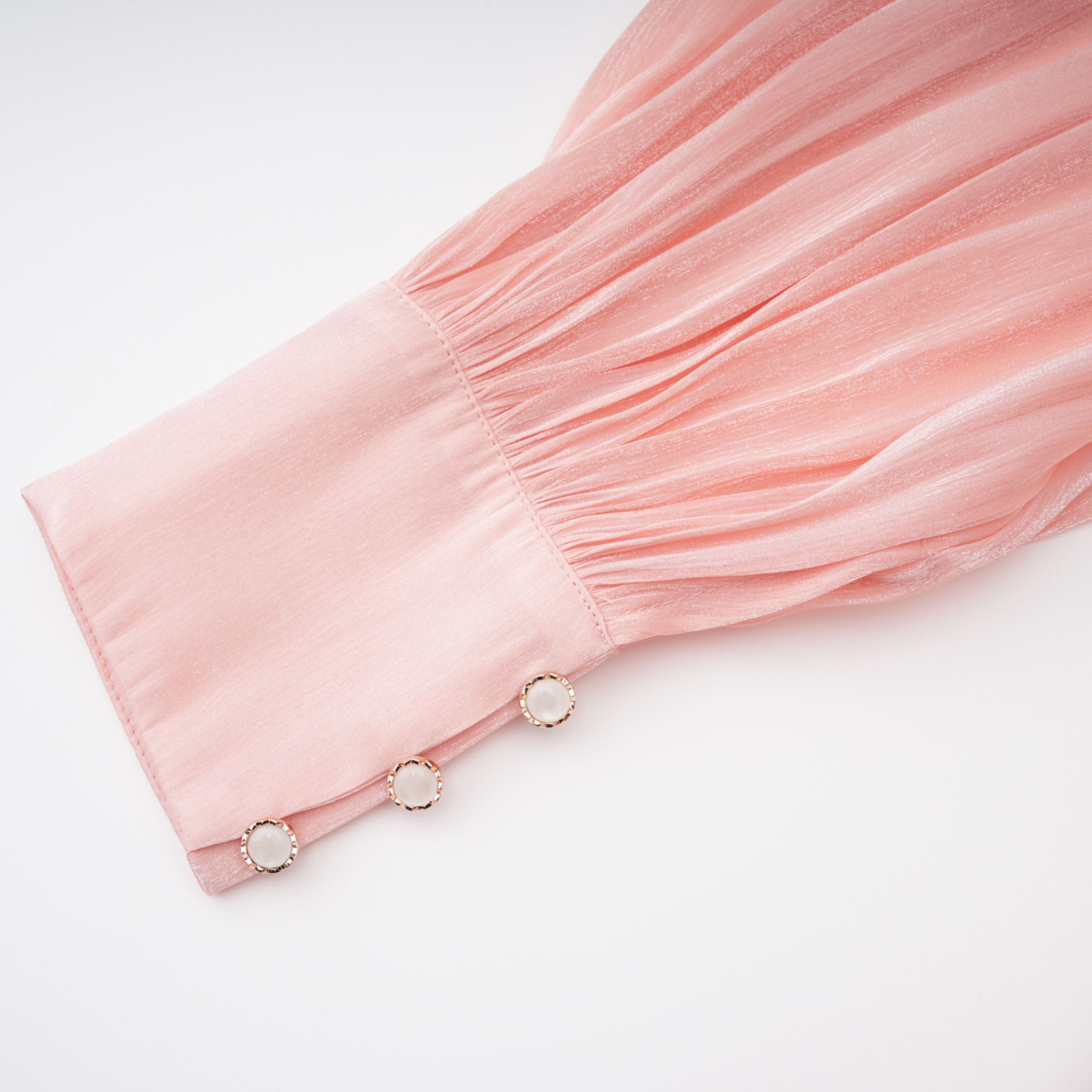 Vestido mini rosa de cuello alto y detalles con volantes de la marca Bridal, con diseño elegante y femenino, en la imagen DSC05163.jpg.