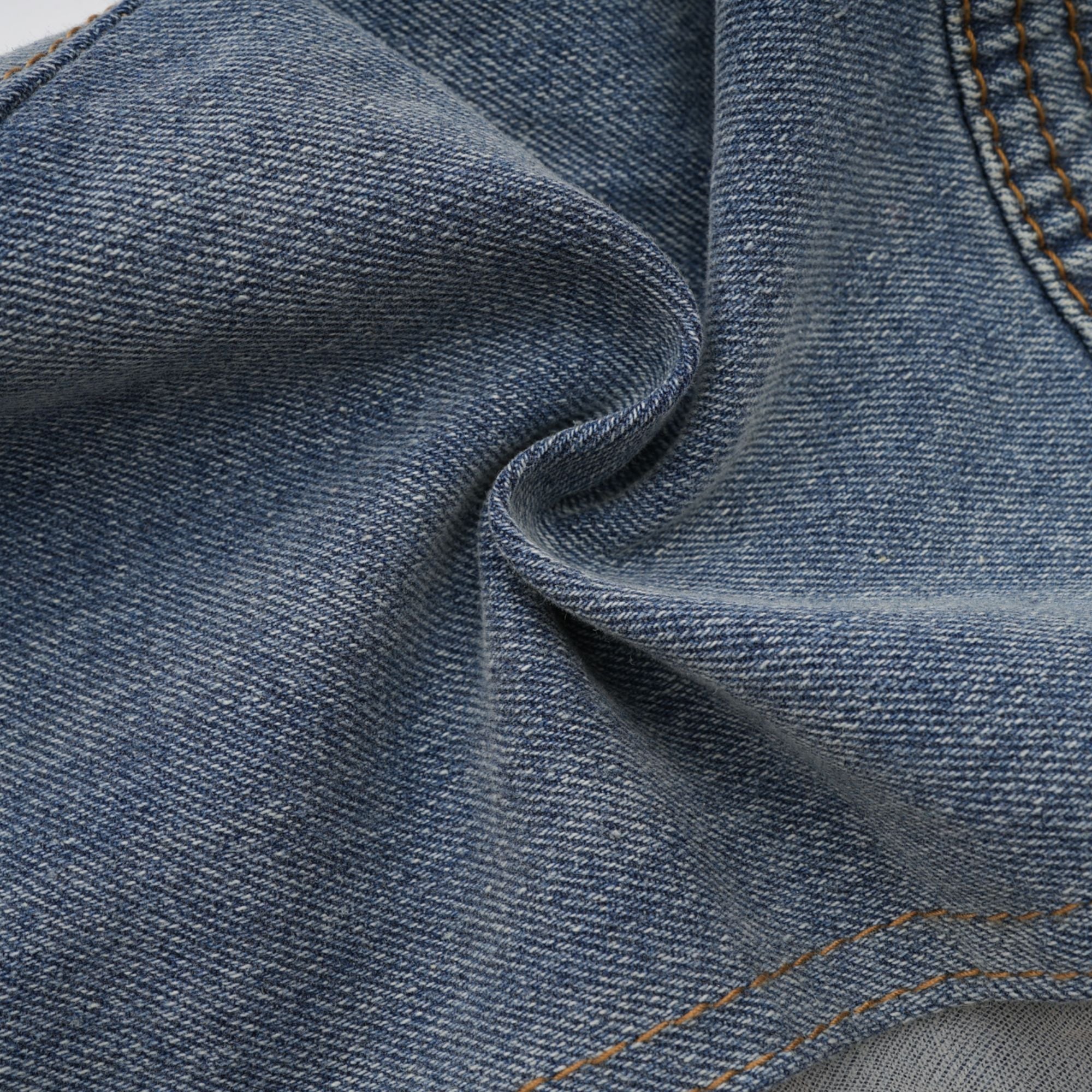 Jeans de mezclilla con paneles transparentes de la marca Final Sale, estilo ajustado y diseño moderno.