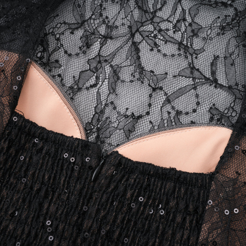 Vestido mini de encaje floral negro con lentejuelas de la marca Bridal, con detalles brillantes y diseño elegante.