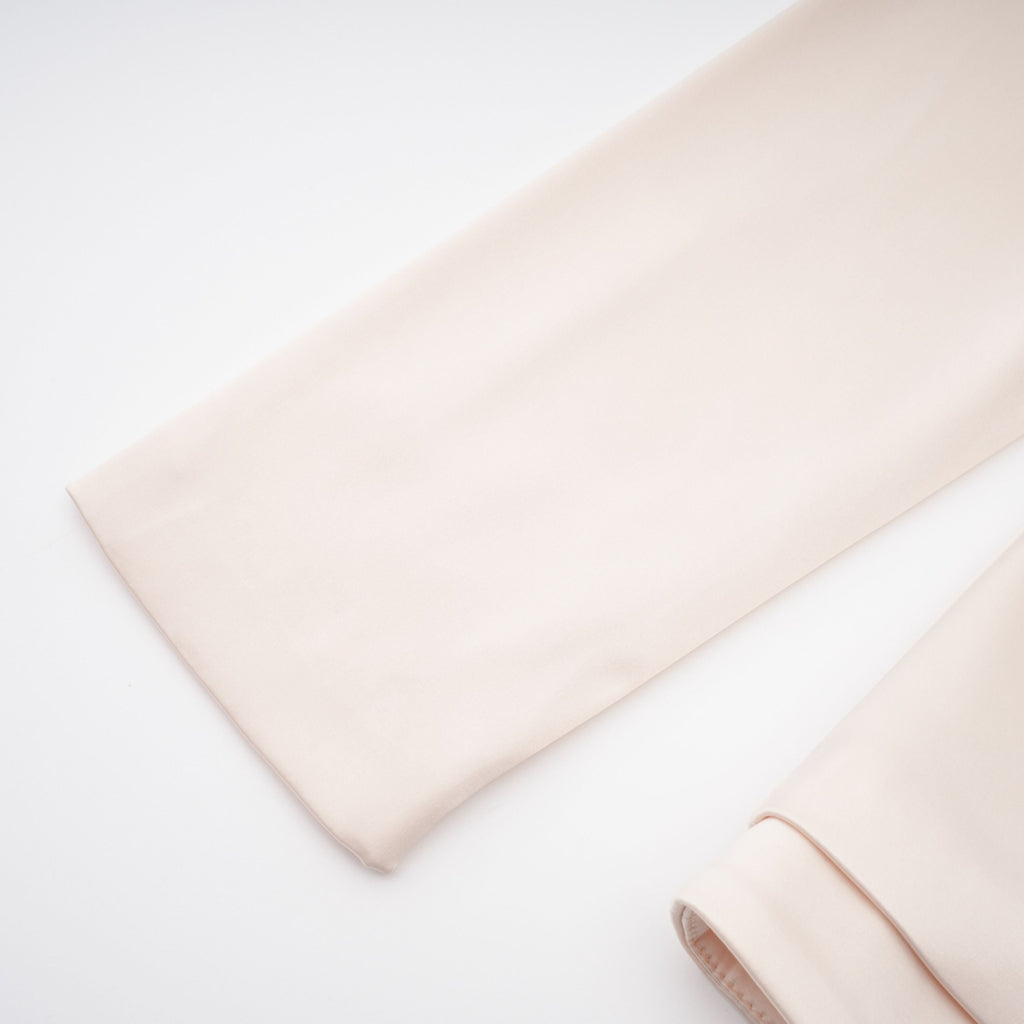 Conjunto de blusa de cuello alto neutro y falda sirena de Bridal, vestido elegante para ocasiones especiales, en tonos neutros.