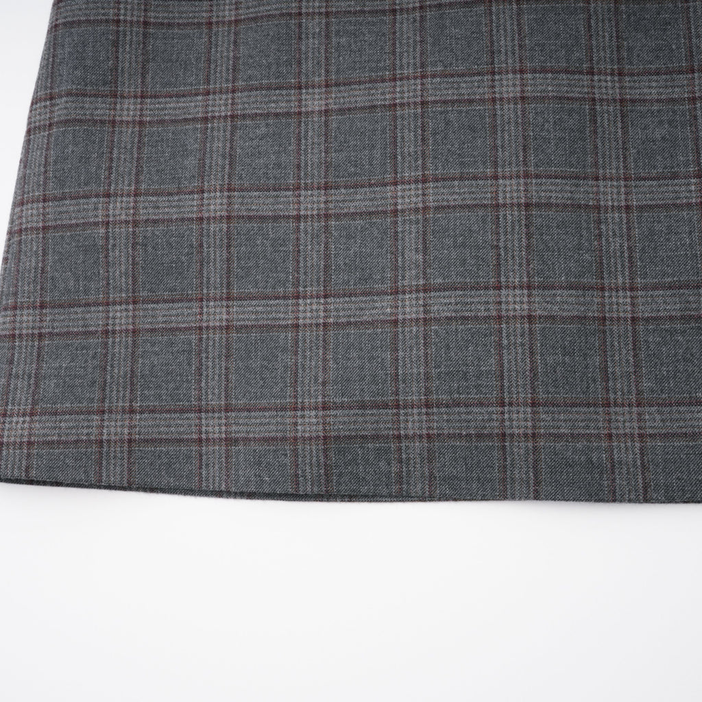 Conjunto de blazer y falda con estampado a cuadros en gris de la marca Final Sale, con detalles cortados y ajuste elegante.
