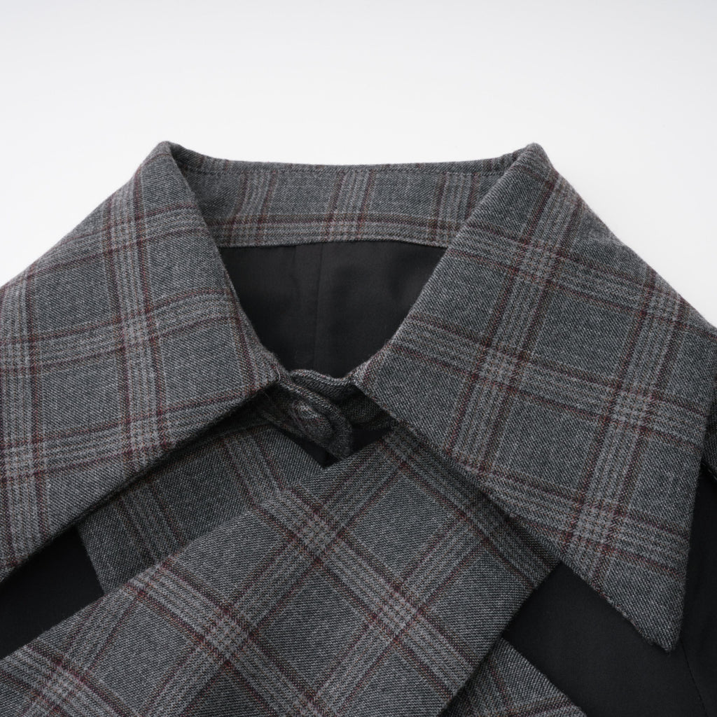 Conjunto de blazer y falda a cuadros en gris con recortes de la marca Bridal, vista frontal del conjunto elegante para mujer.
