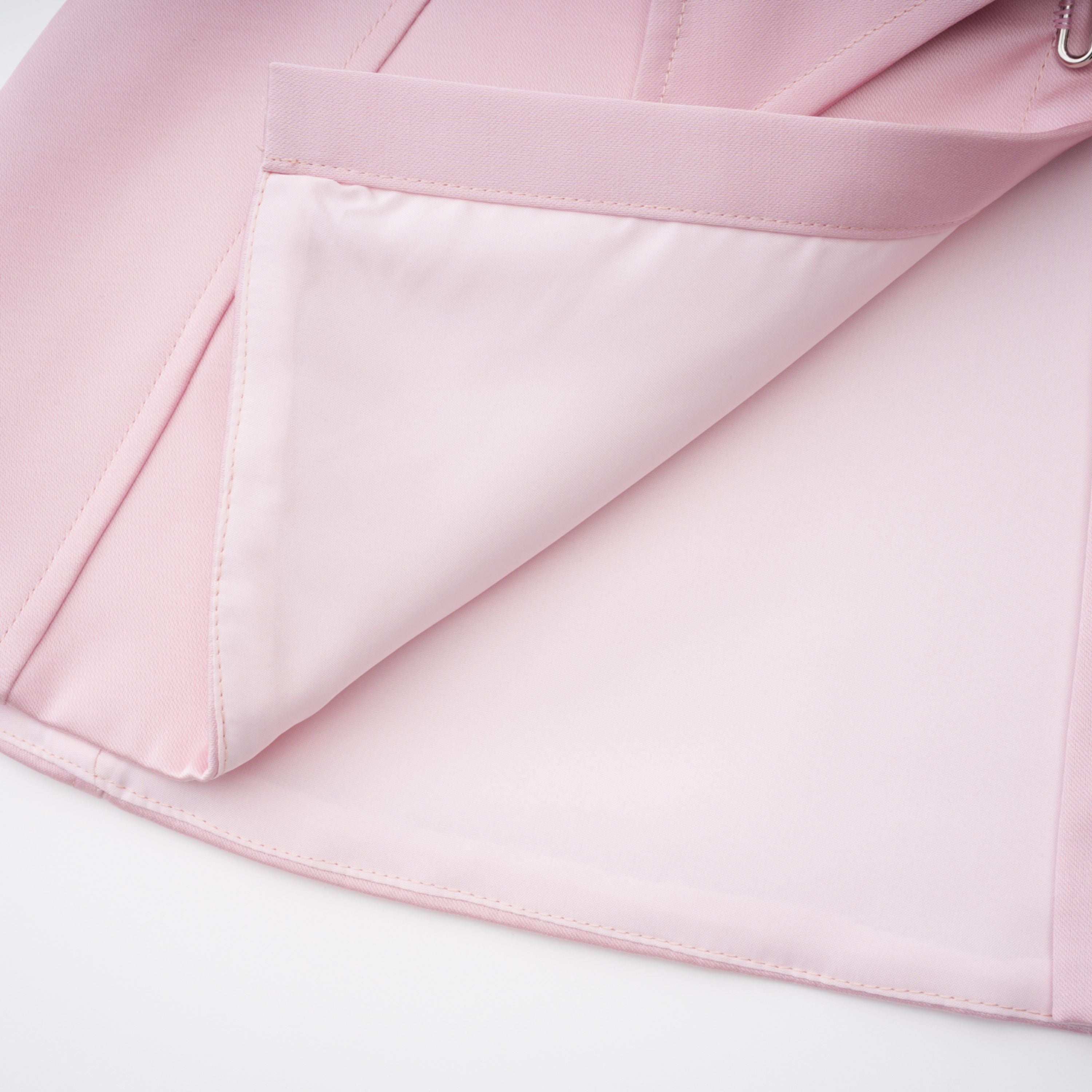 Conjunto de top capa rosa Clara y falda de tul de la marca Bridal, con detalles elegantes y delicados para ocasión especial.