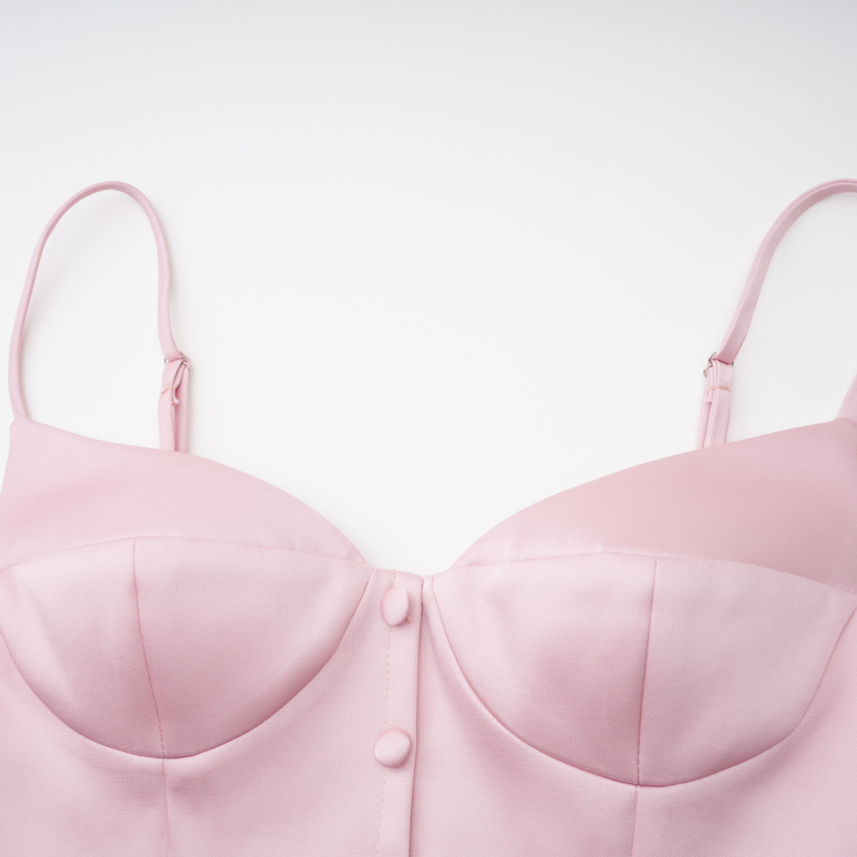 Conjunto de top capa rosa Clara Pink y falda de tul para novia, con detalles elegantes y estilo romántico, en imagen.