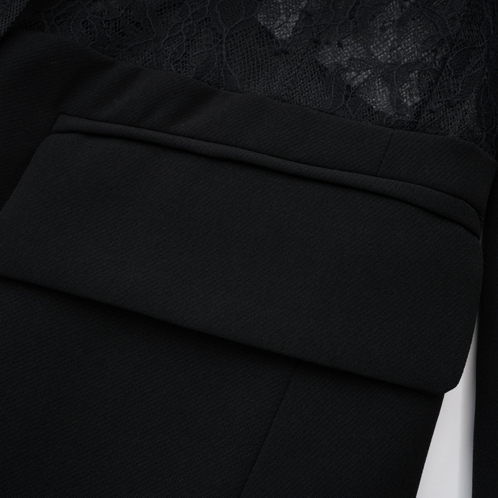 Blazer negro con panel de encaje floral de Bridal, estilo elegante y sofisticado para ocasiones especiales.