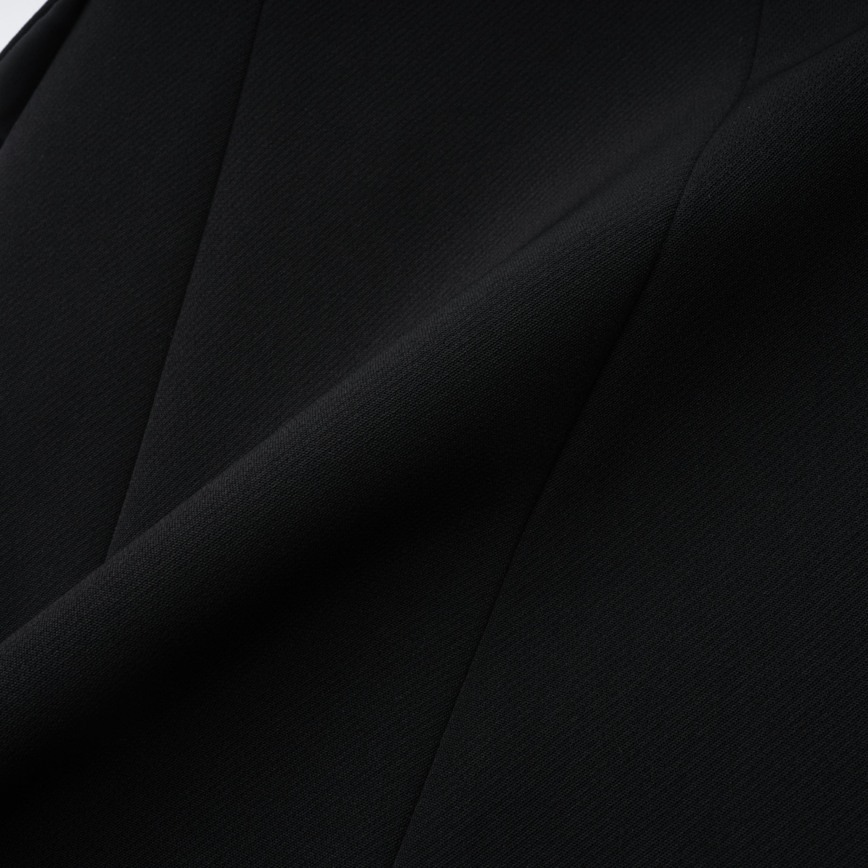Blazer negro con paneles de encaje floral de la marca Bridal, diseñado para bodas y eventos elegantes.