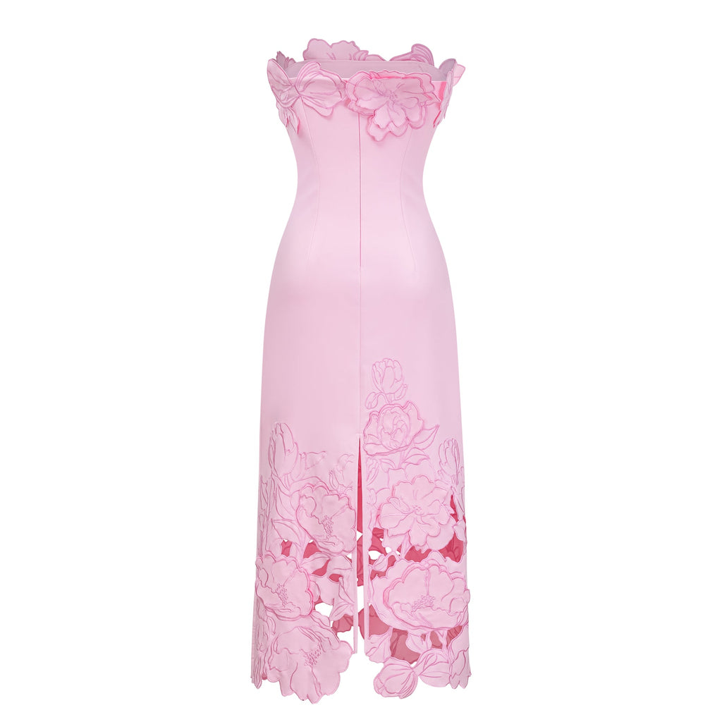 Vestido largo maxi sin tirantes rosa Inga de Bridal con bordado floral y detalles de encaje en la parte superior.