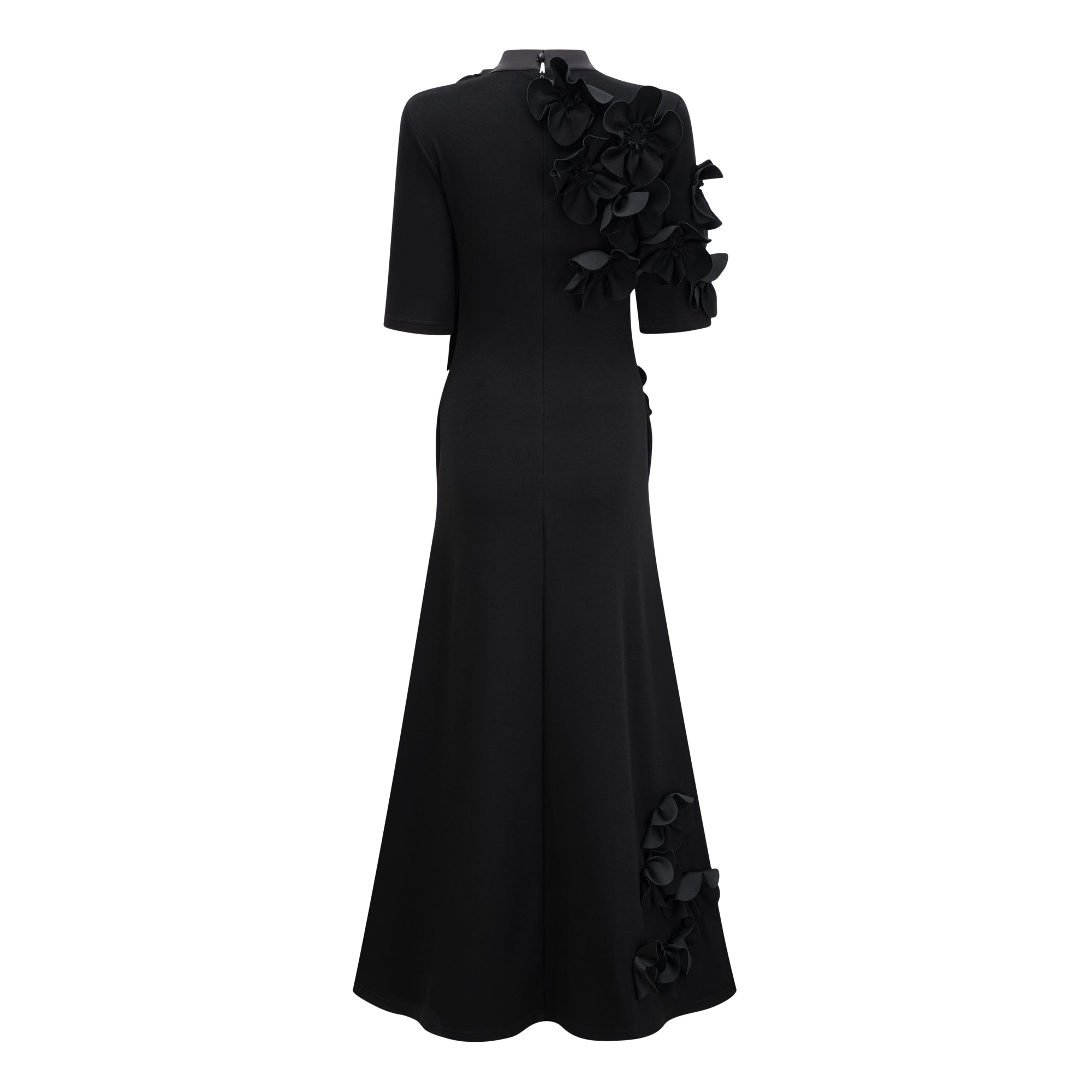 Vestido largo negro con lazo y aplicación floral de Bridal, estilo maxi con detalles elegantes y diseño femenino.