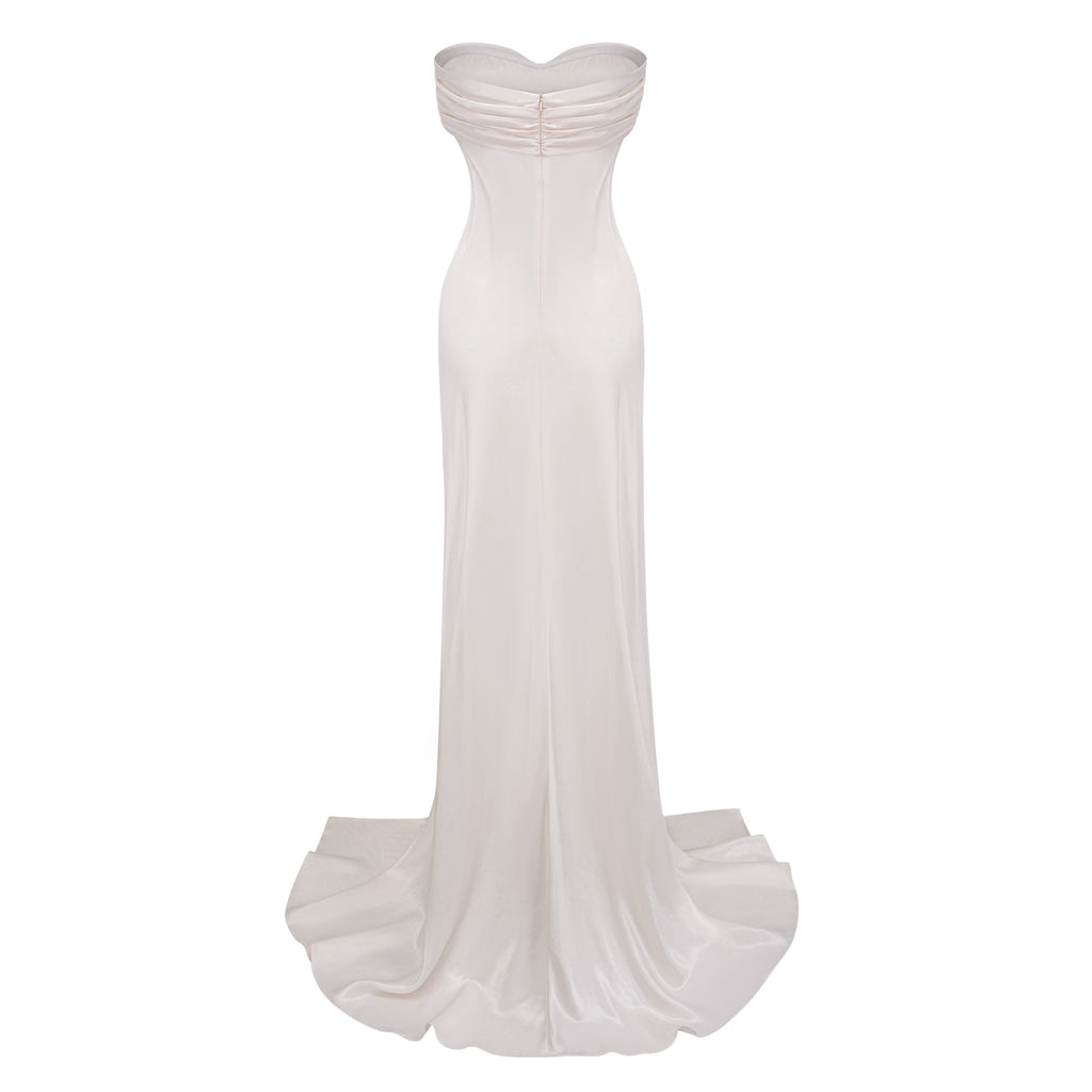 Vestido largo strapless en satén beige con volantes, estilo maxi de la marca Final Sale, para eventos elegantes.