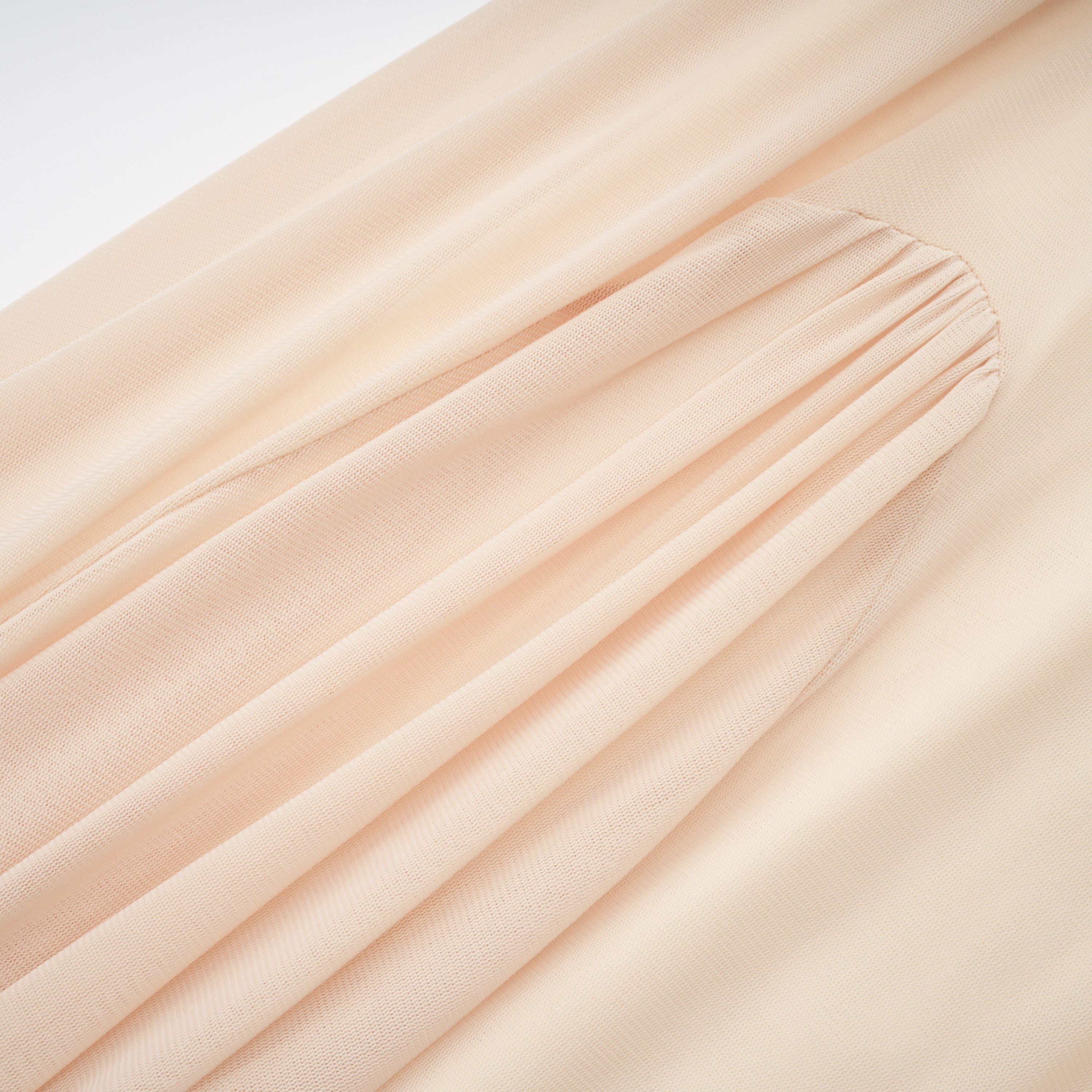 Vestido largo maxi amarillo de Bridal con mangas farol y pliegues, diseñado para ocasiones elegantes y femeninas.