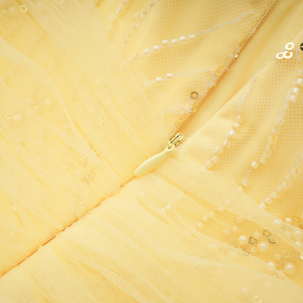 Vestido maxi amarillo con lazo halter de MRNewyork, vestido largo de tirantes con diseño elegante y femenino.