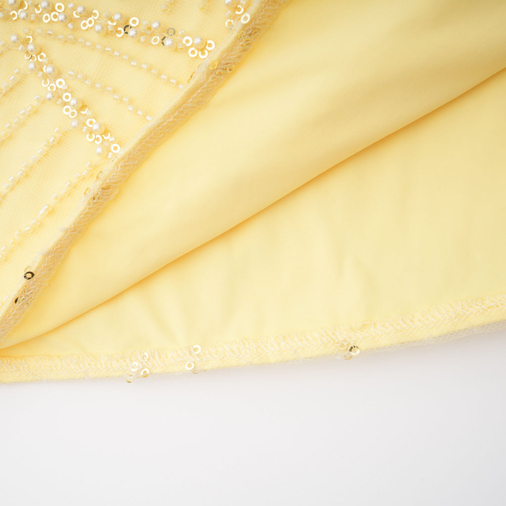Vestido largo amarillo con lazo al cuello de la marca Bridal, estilo halter con diseño maxi y corte elegante.