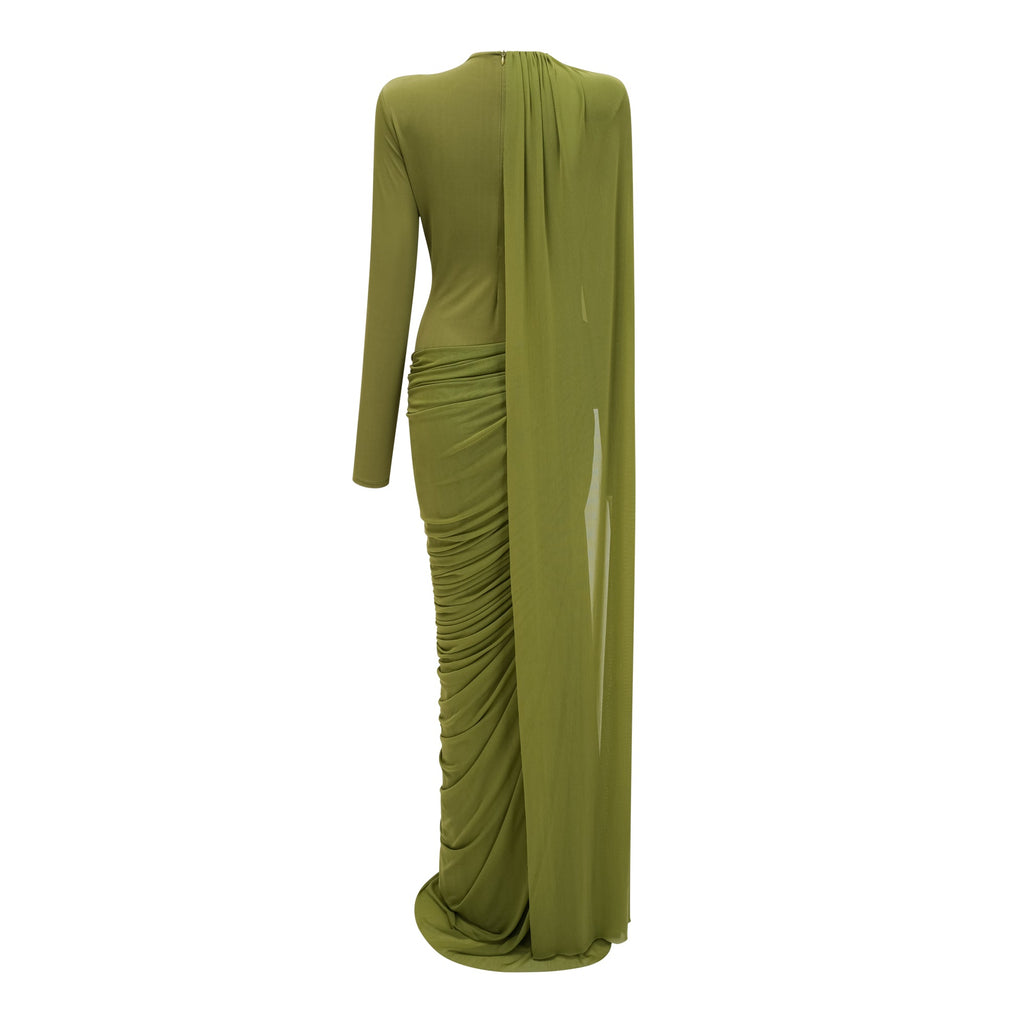 Vestido maxi asimétrico verde Emilia de Bridal con lazo drapeado y diseño elegante.