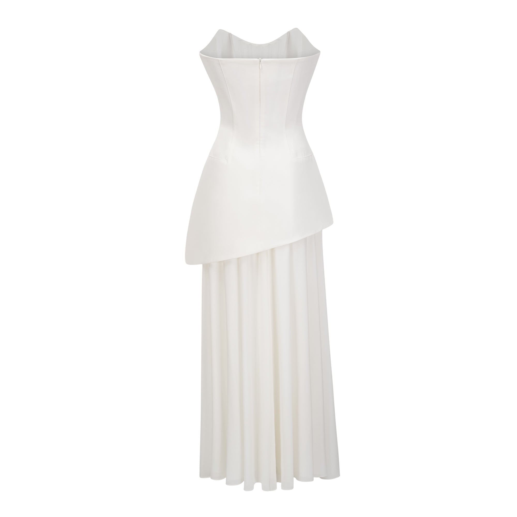 Conjunto de vestido y falda blancas de Bridal con detalles adornados, diseñado para ocasiones especiales y bodas.