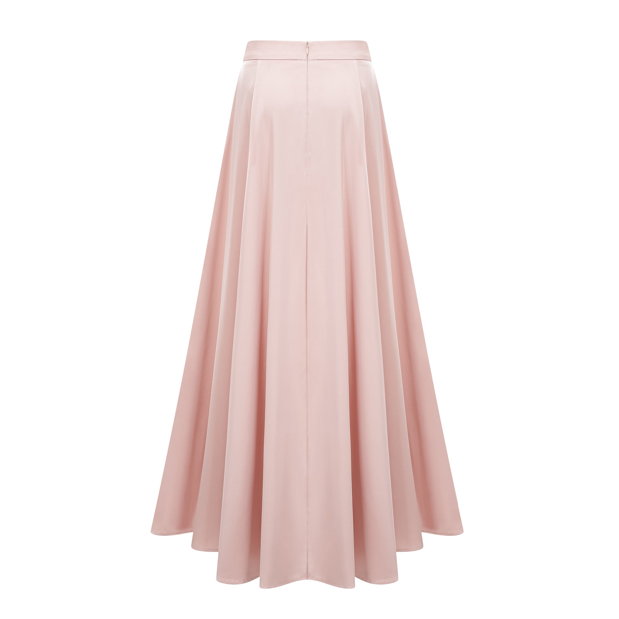Conjunto de satin con top y falda Everleigh Bridal, con detalle de capa, en color champagne, en una modelo.