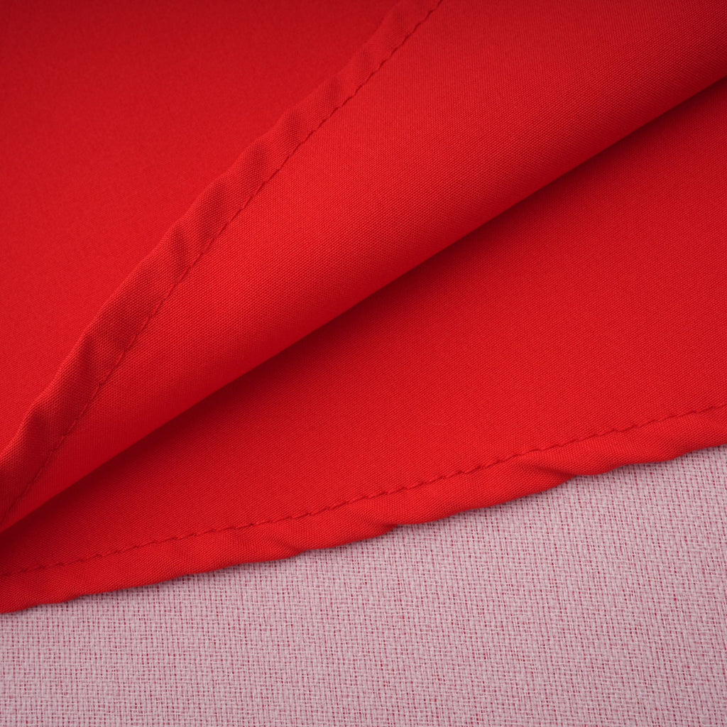 Vestido midi rojo Aventin con diseño godet de marca Final Sale, mostrando su estilo elegante y corte fluido en la imagen.
