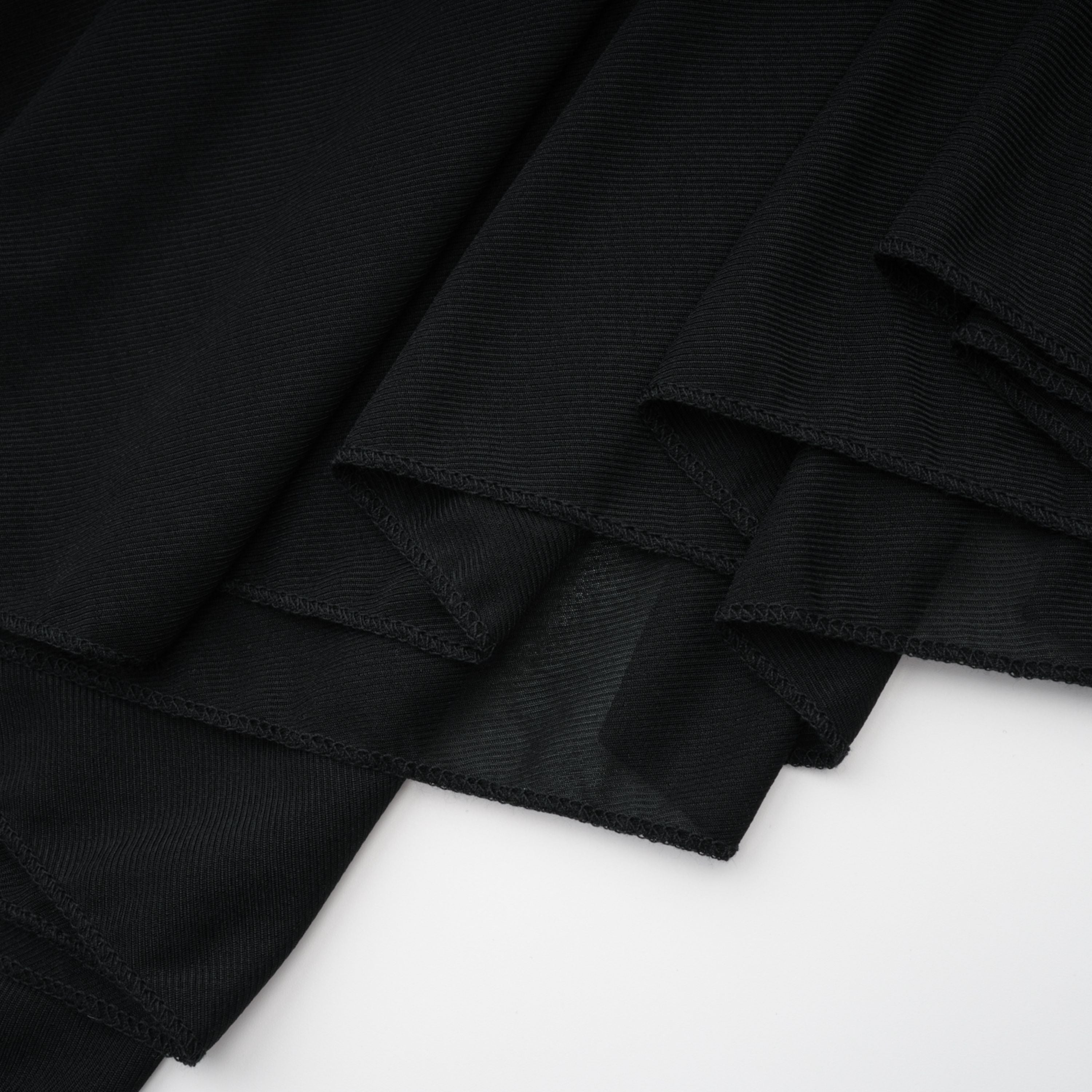 Vestido maxi negro de encaje transparente con fruncido de Bridal, estilo elegante y ajustado para ocasiones especiales.