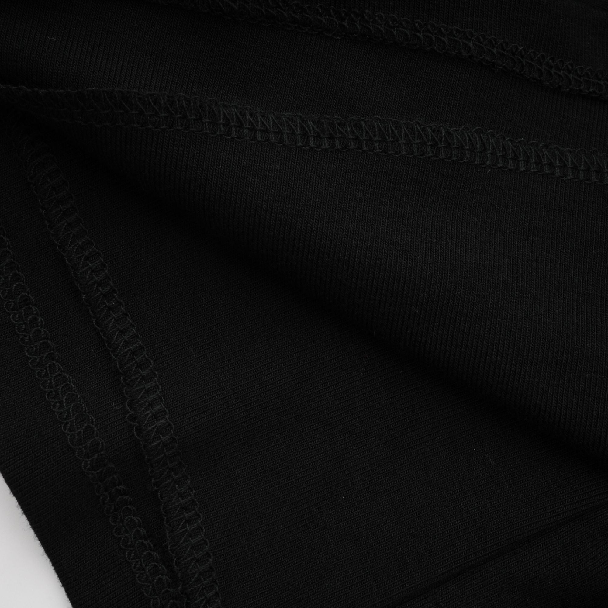 Camiseta cortada con efecto fruncido y recortes de la marca Final Sale, en color neutro, mostrando el diseño de la prenda.