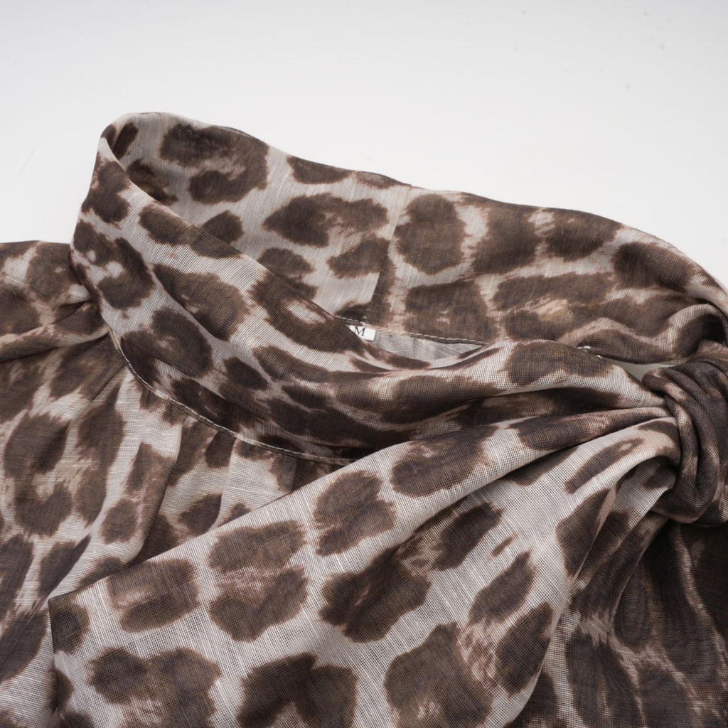 Blusa oversize de manga larga con estampado de leopardo de la marca Final Sale, vista frontal sobre fondo neutro.