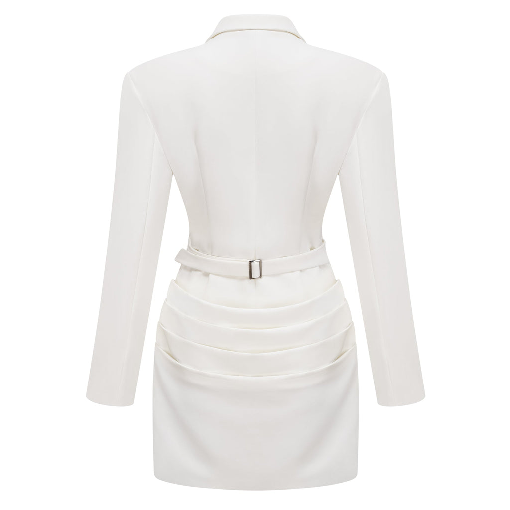 Vestido blazer mini blanco con fruncido de la marca Final Sale, elegante y ajustado, con detalles de roseta en la parte superior.
