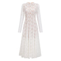 Vestido midi blanco con pliegues y encaje floral de la marca Final Sale, mostrando detalles de la falda y el diseño elegante.
