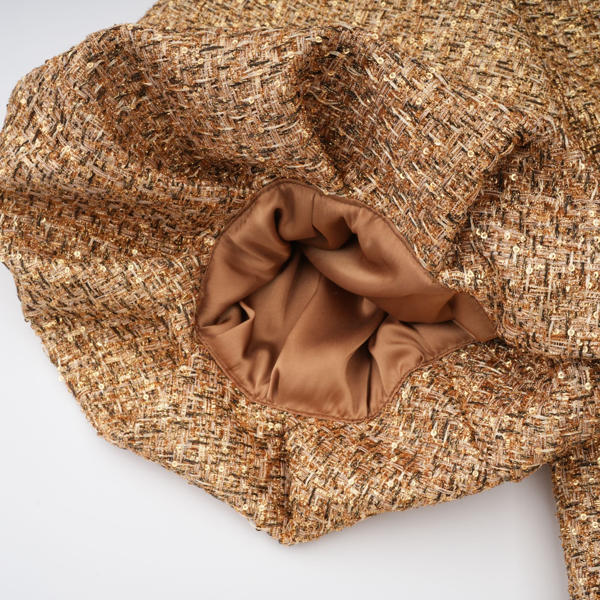 Chaqueta de tweed dorada con lentejuelas Clothilde de la marca Final Sale, vista frontal con detalles brillantes y textura elegante.