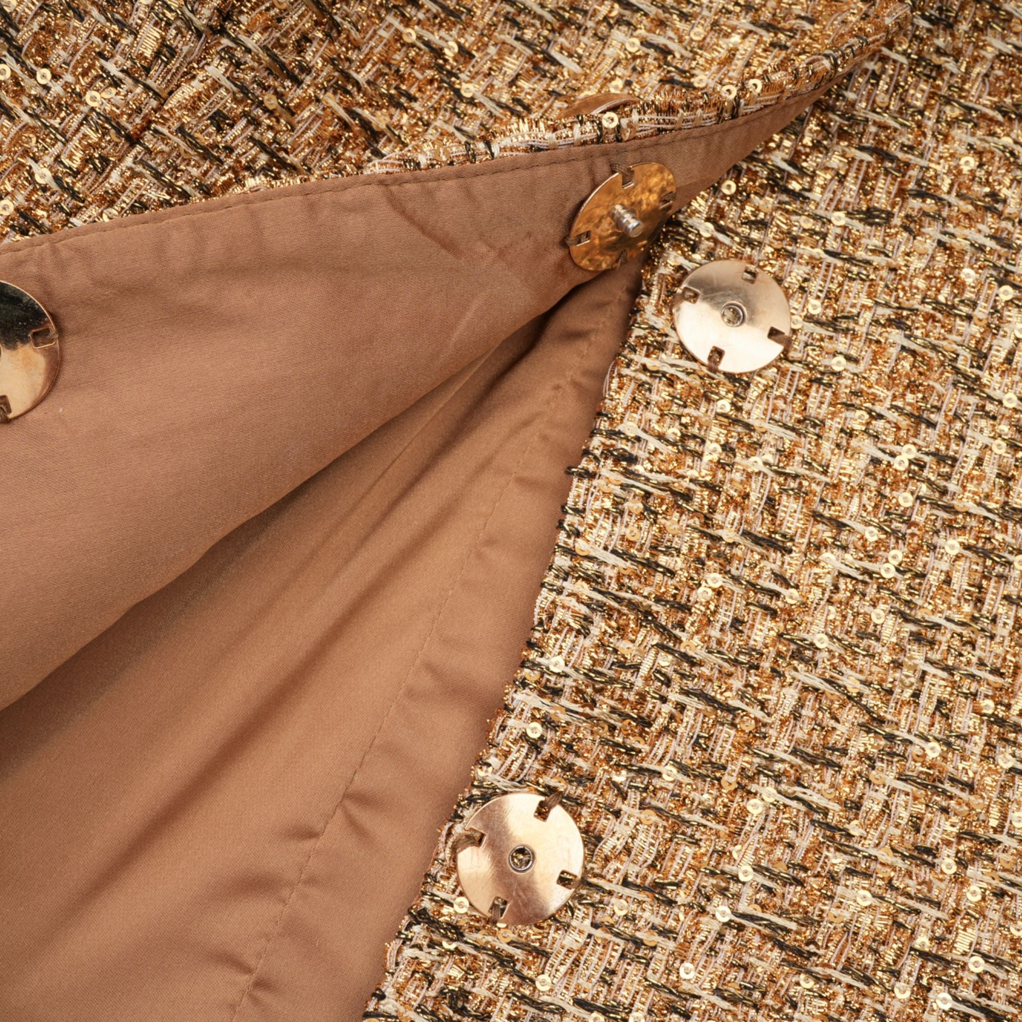 Chaqueta de tweed dorado con lentejuelas Clothilde, estilo elegante, con detalles brillantes y diseño clásico de la marca Final Sale.