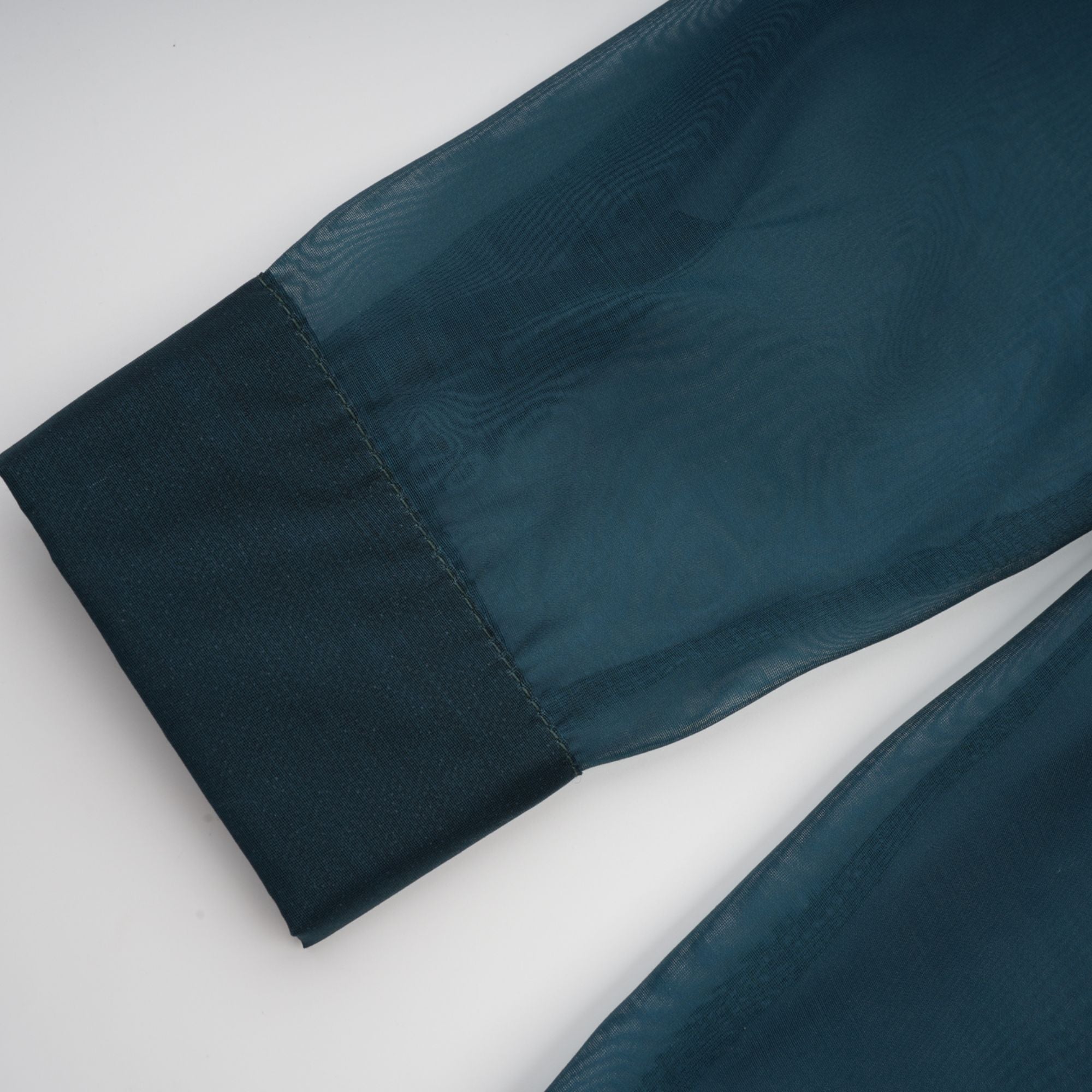 Conjunto de camisa y falda a juego de color verde oscuro con lazo en el cuello, de la marca Final Sale.
