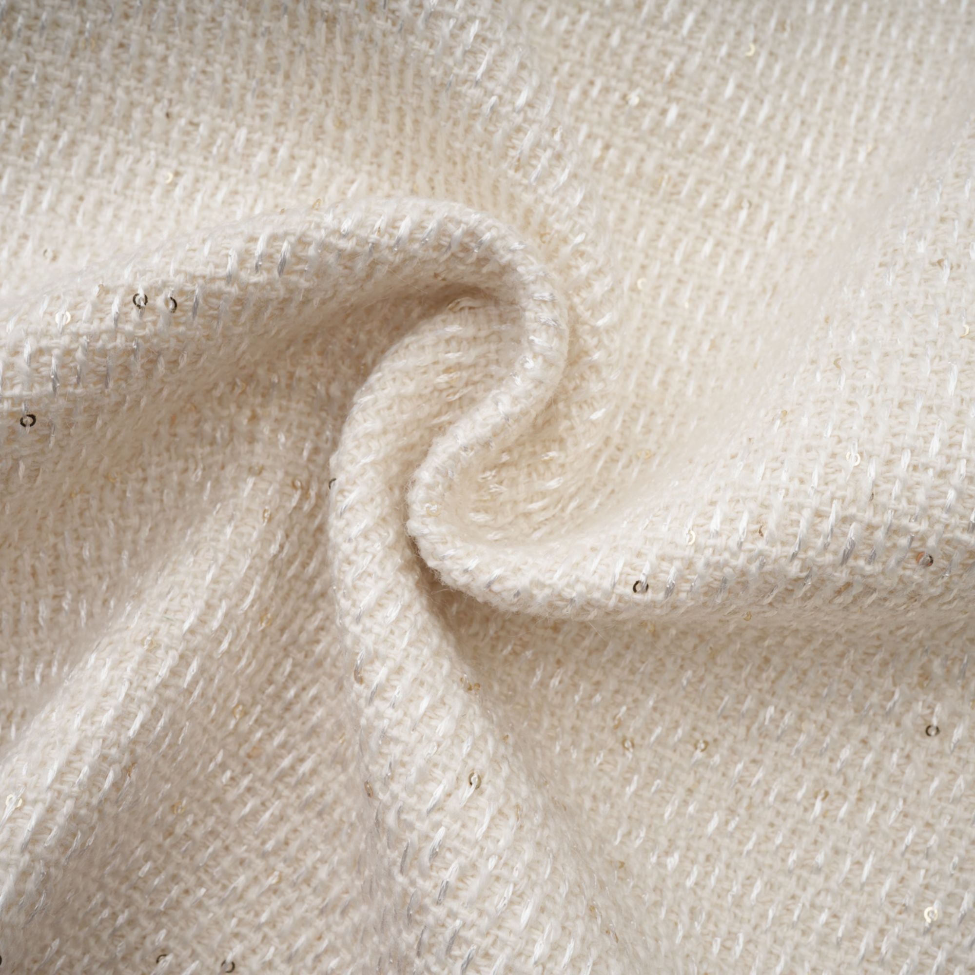 Vestido mini de tweed blanco con adornos de Jeanne, estilo elegante y moderno para ocasiones especiales.