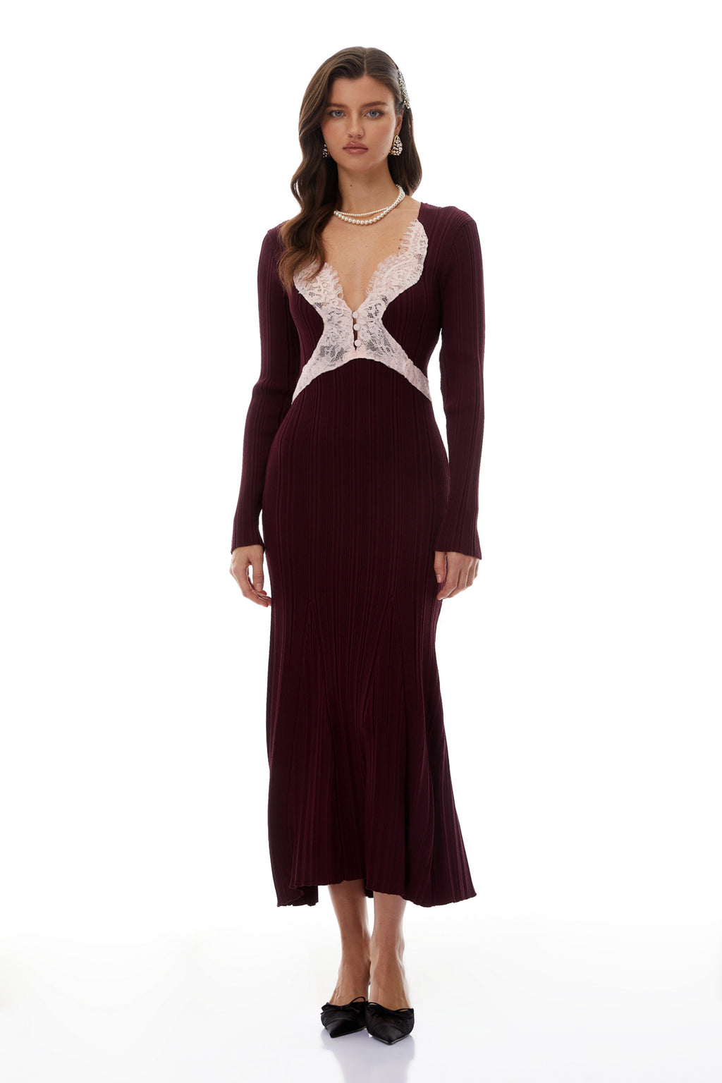 Vestido midi de punto en burdeos con encaje, de la marca Final Sale, con detalles de encaje en el dobladillo y ajuste ajustado.