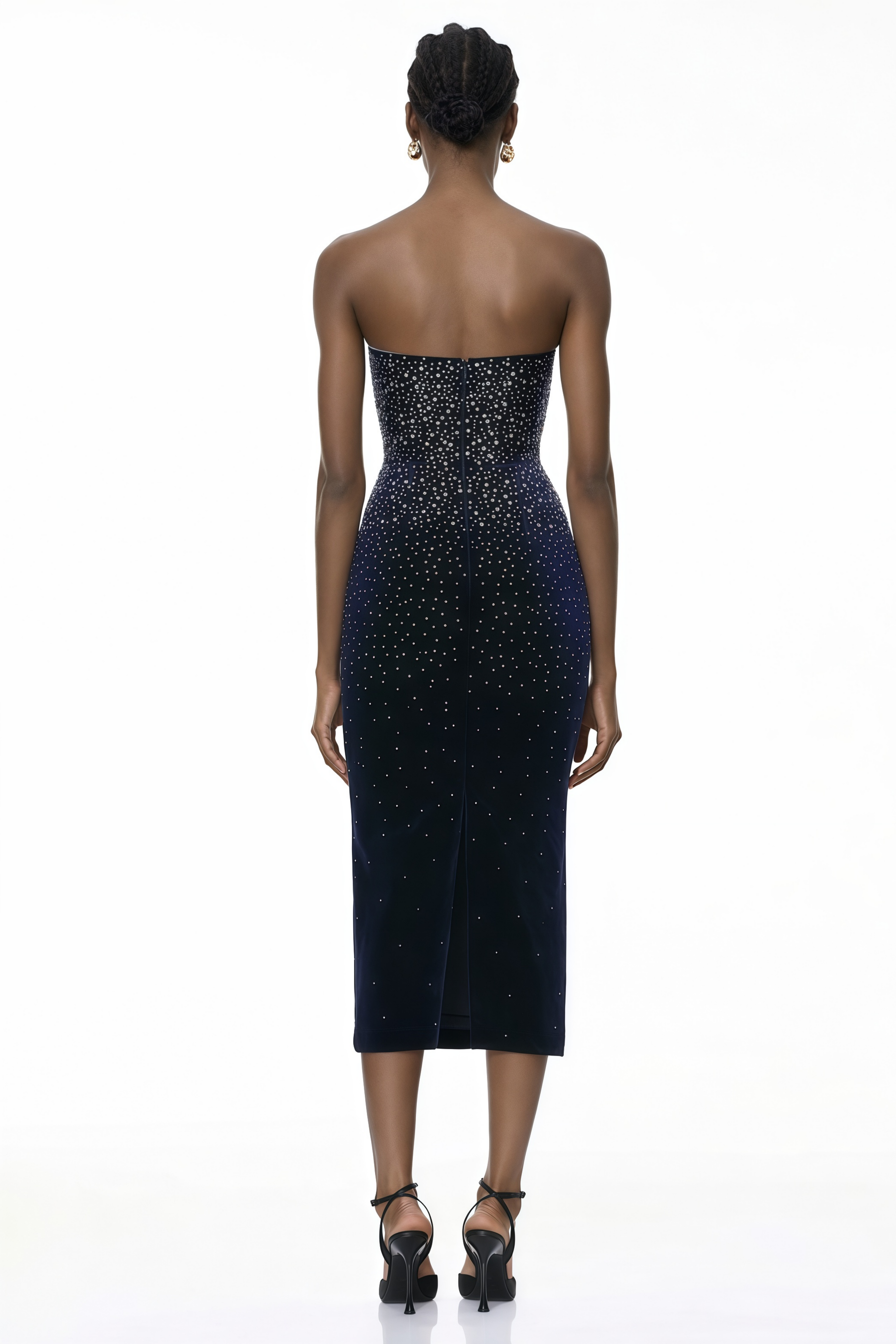 Vestido midi negro con pedrería de margarita, de MRTokyo, para ocasiones elegantes y estilos sofisticados.