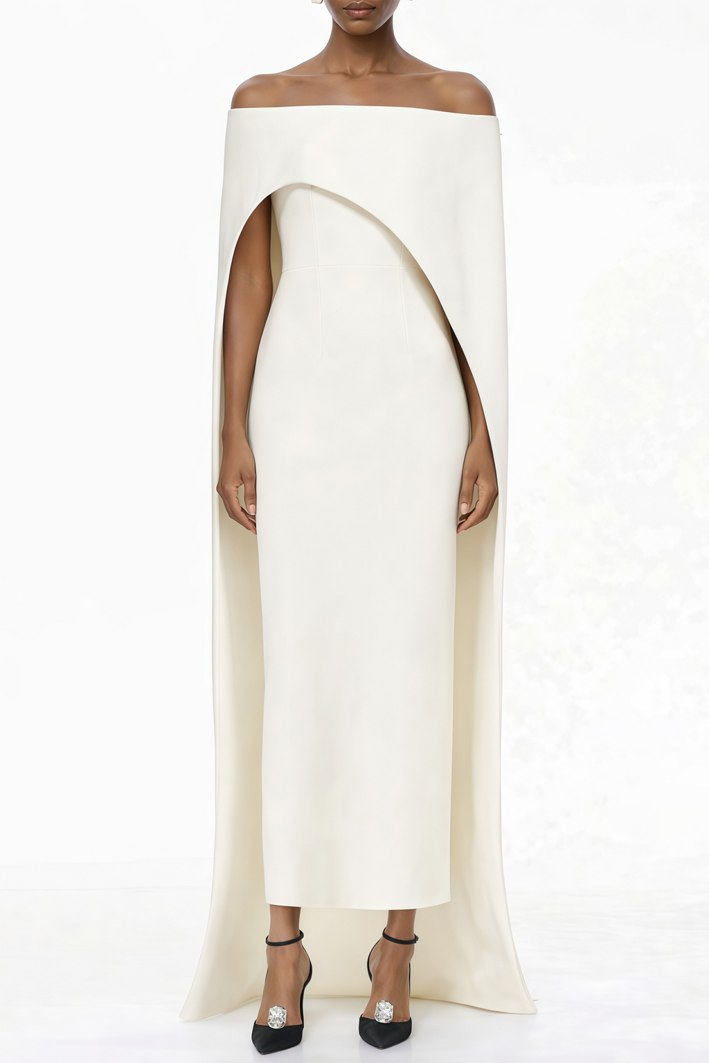 Vestido maxi asimétrico Dominique blanco de MRTokyo, con capa elegante y diseño largo y fluido.