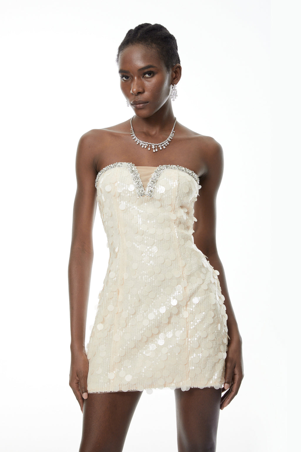 Vestido mini blanco con lentejuelas Elliana de MRTokyo, vestido elegante y brillante para ocasiones especiales.
