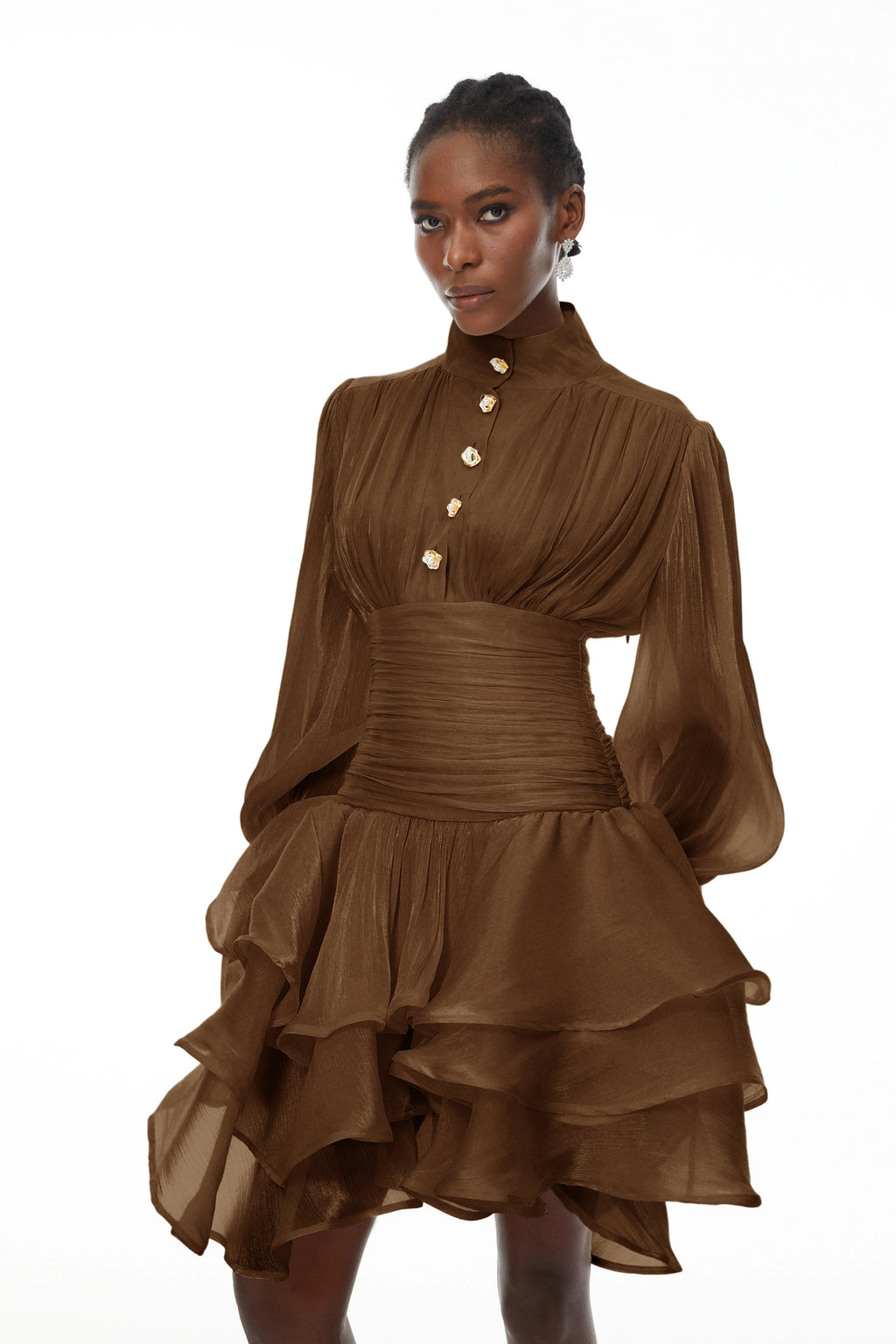Vestido mini marrón Emersyn de encaje con cuello alto y detalles de volantes, vestido de novia elegante y femenino.