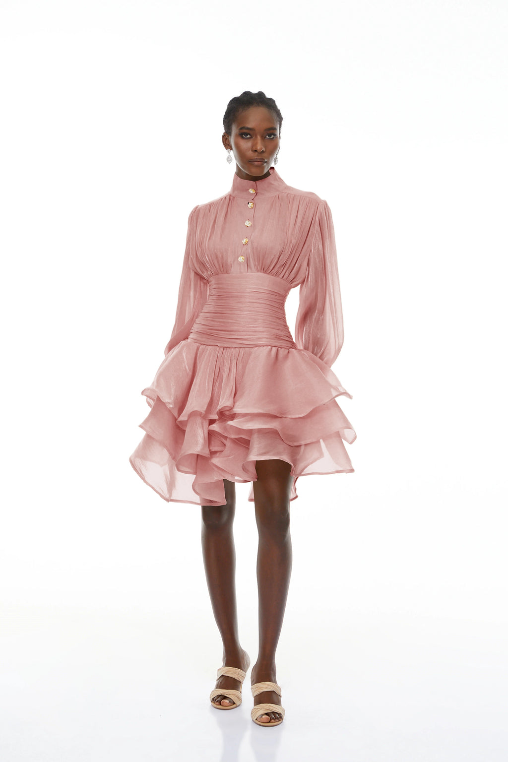 Vestido mini rosa de cuello alto y detalles de volantes de la marca Bridal, con diseño elegante y femenino.