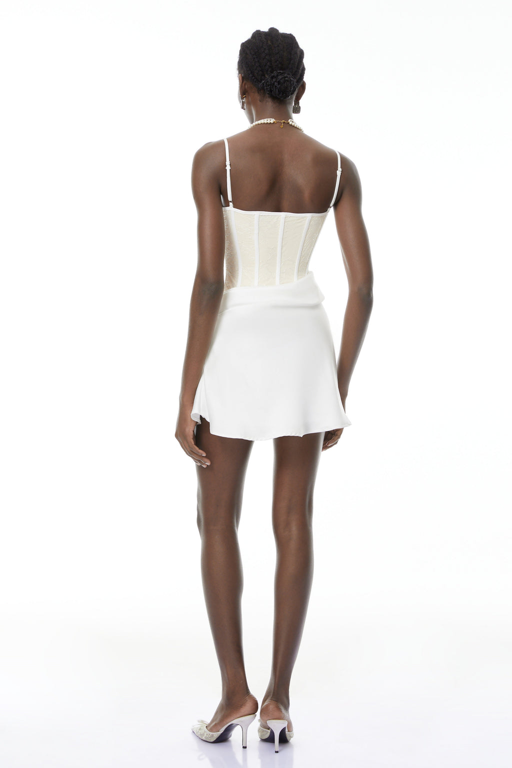 Vestido mini ajustado blanco Eufrosina de MRTokyo con paneles de encaje y tela ceñida al cuerpo.