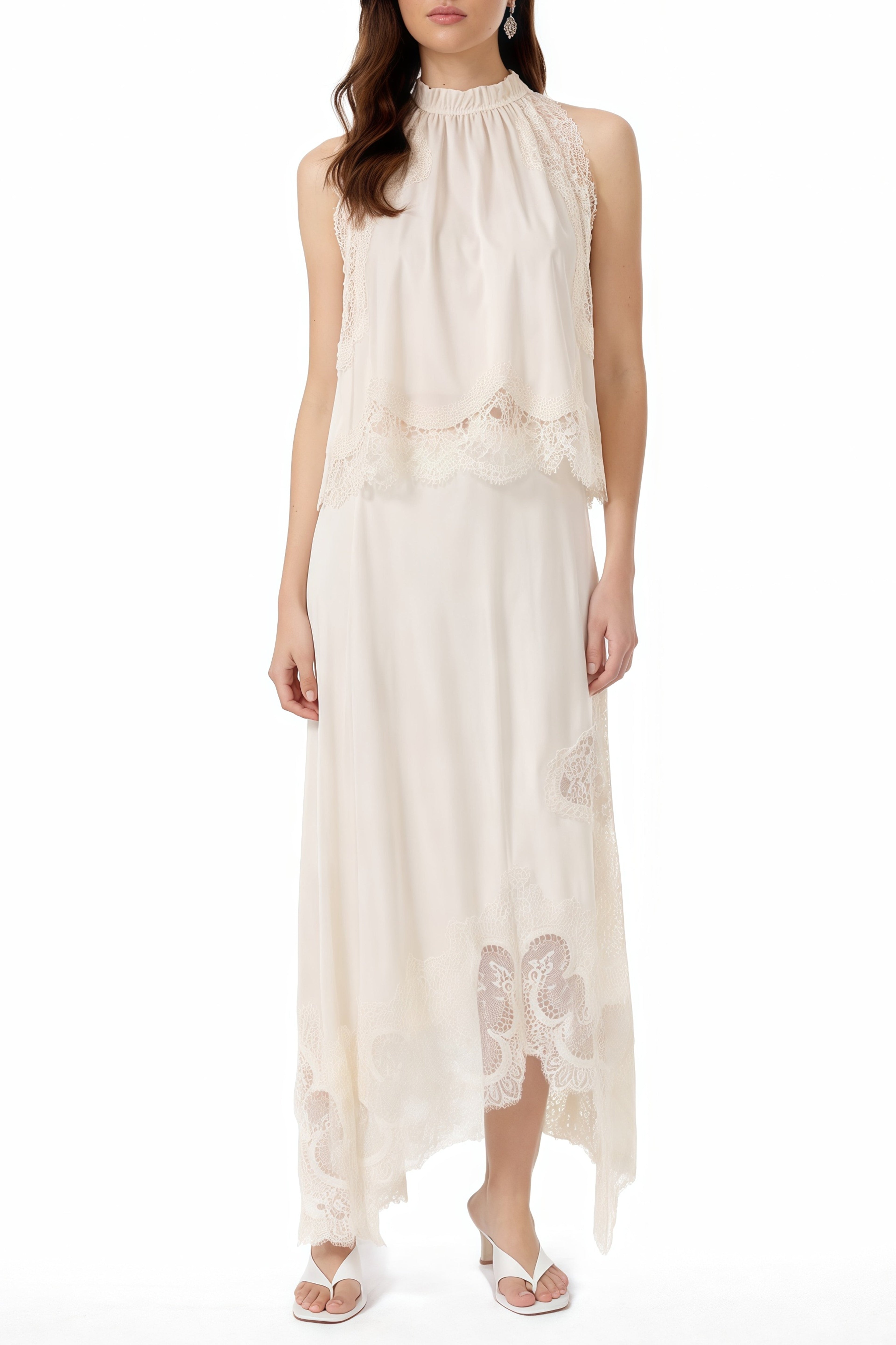 Conjunto de top y falda con panel de encaje blanco de MRNewyork, detalles elegantes y estilo sofisticado.