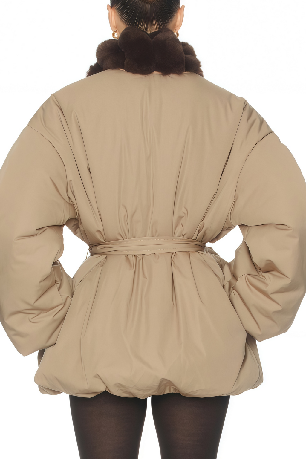 Chaqueta acolchada caqui Bridal con ribete de piel y bajo burbuja, diseño moderno y cálido para invierno.