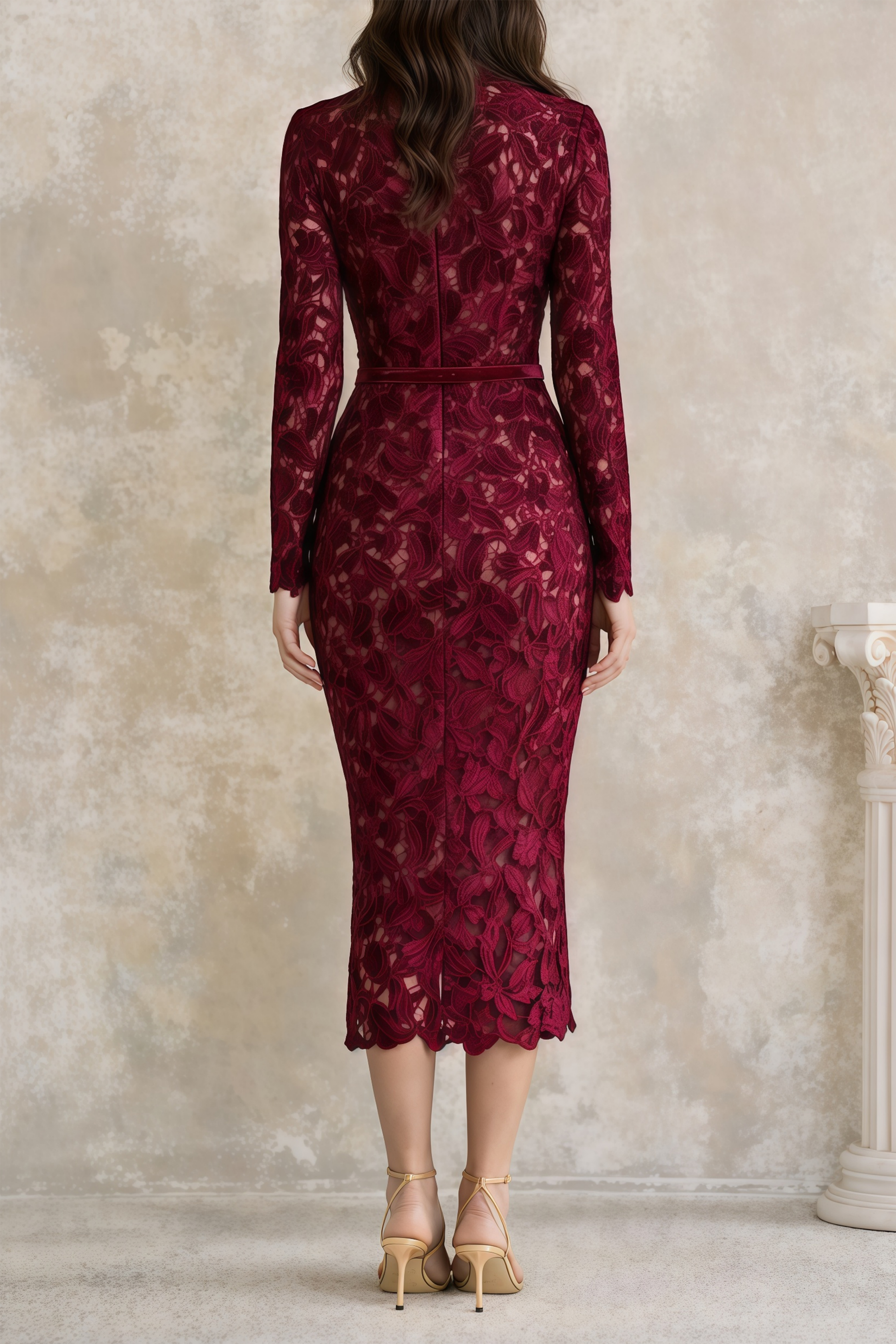 Vestido midi rojo con bordado floral de MRNewyork, diseño elegante y detalles delicados en la tela.
