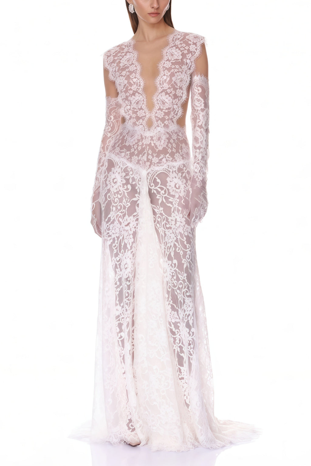 Vestido largo blanco de encaje transparente con escote en V profundo de la marca MRNewyork, mostrado en la imagen.
