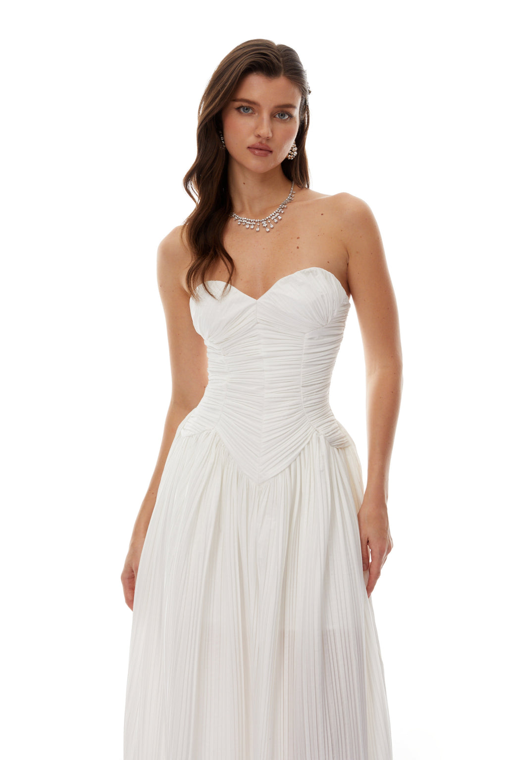 Vestido largo blanco Ilinca de tirantes y estilo sin hombros con fruncido, para ocasiones elegantes, de la marca Final Sale.
