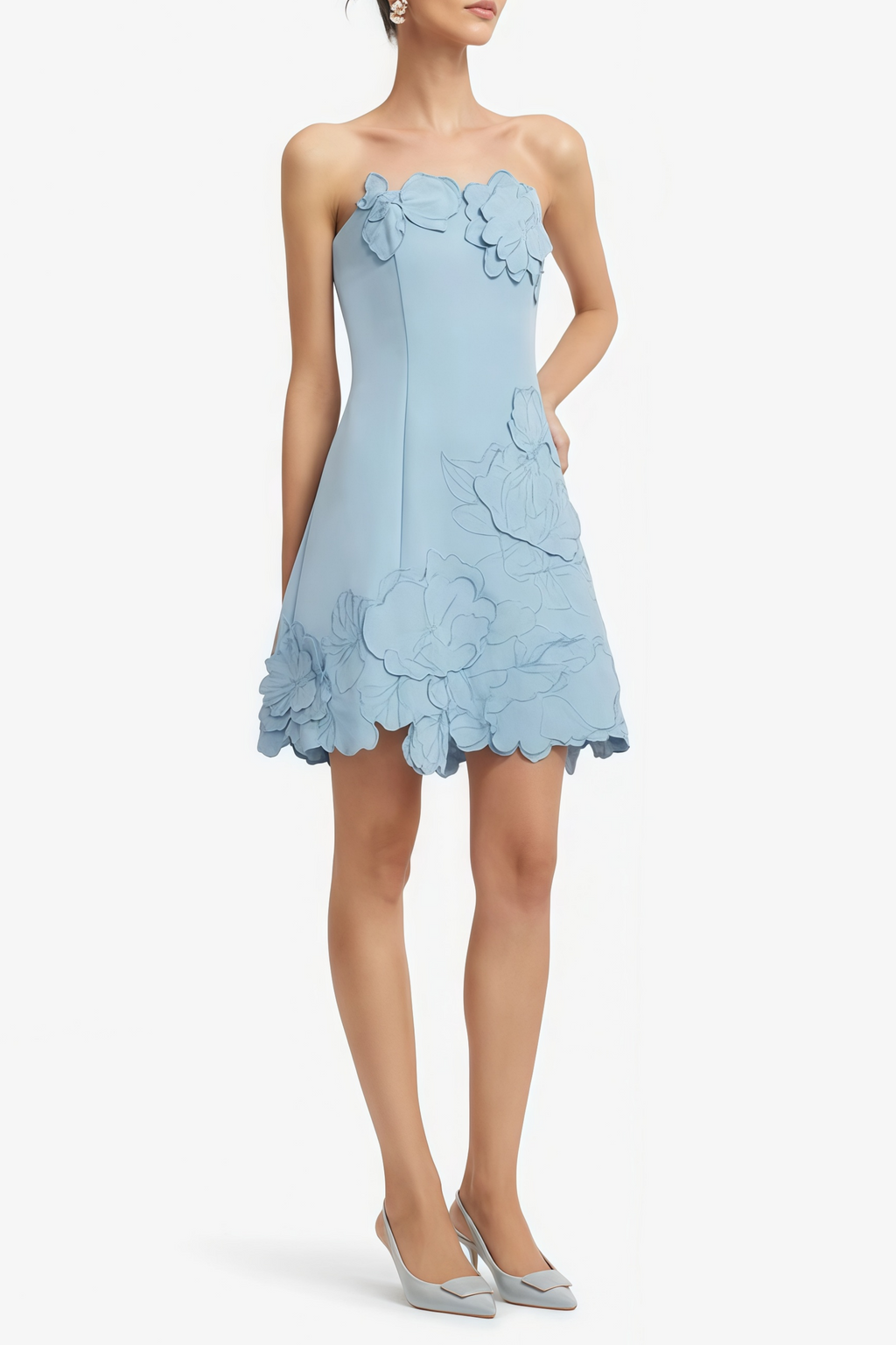Vestido mini sin tirantes azul Inga de MRNewyork con bordado floral y diseño elegante para ocasiones especiales.