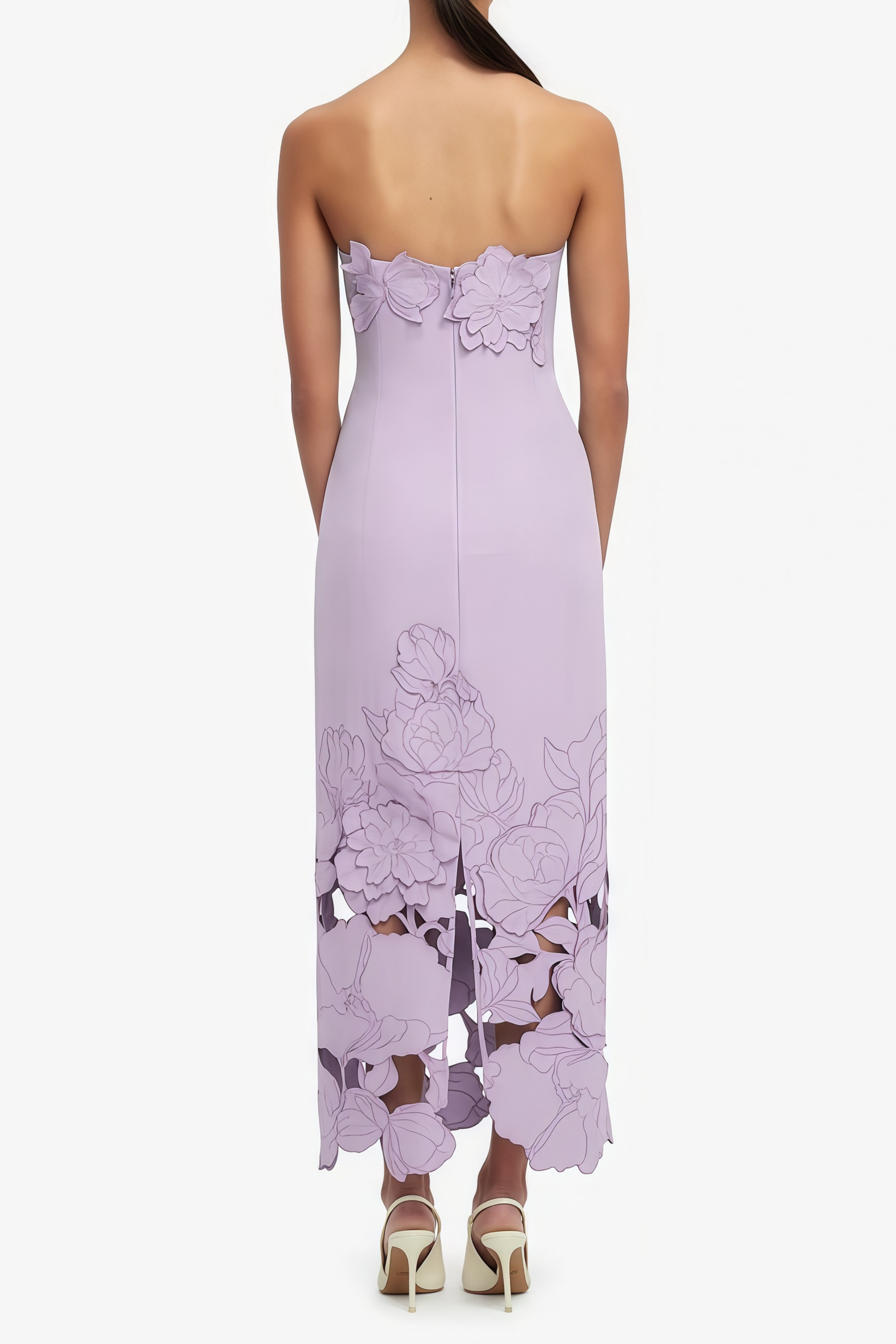 Vestido maxi sin tirantes Inga de MRNewyork con bordado floral en color púrpura, muestra el diseño y la textura del vestido.