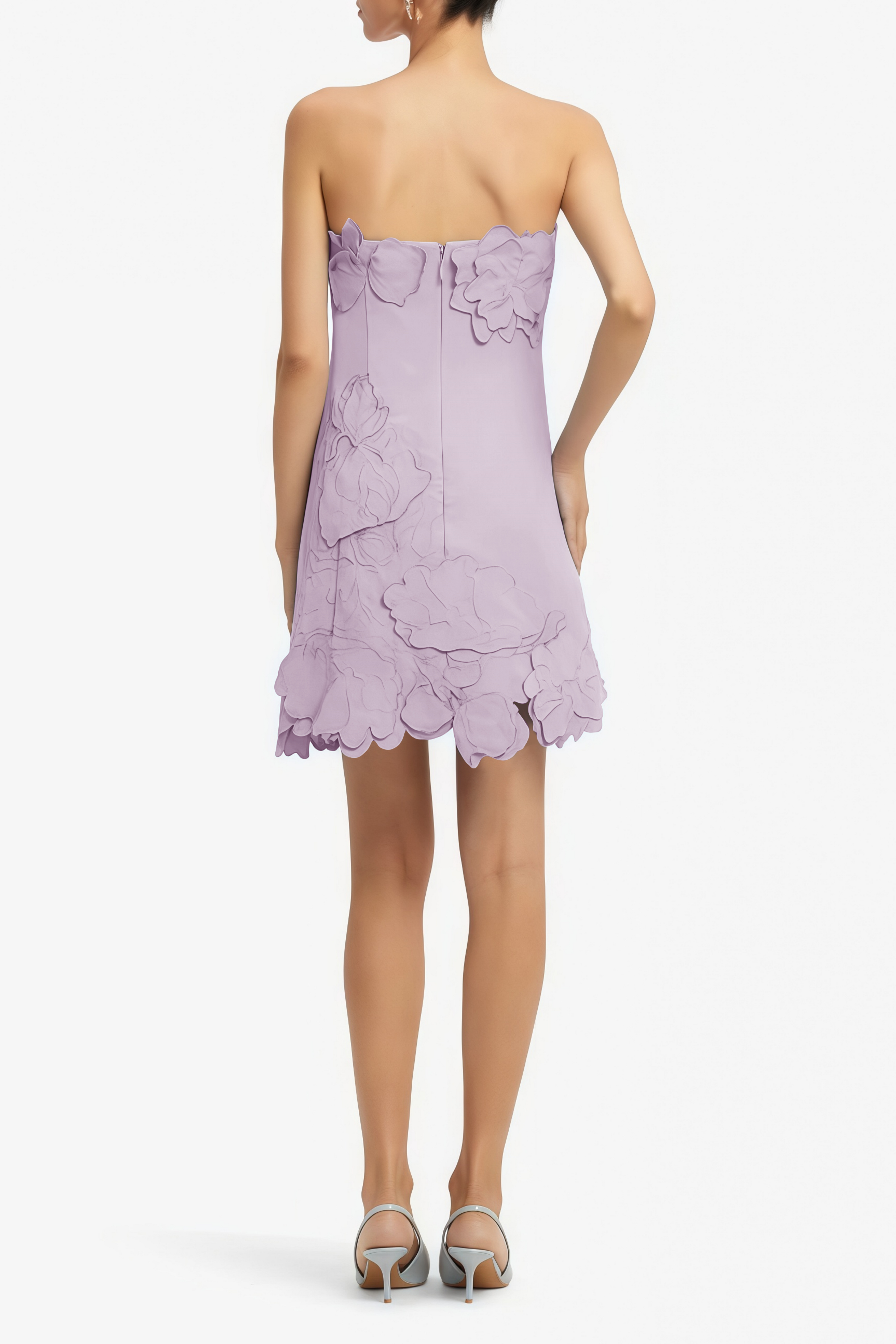 Vestido mini sin tirantes morado Inga con bordado floral de MRNewyork, muestra la parte superior y detalles del diseño.